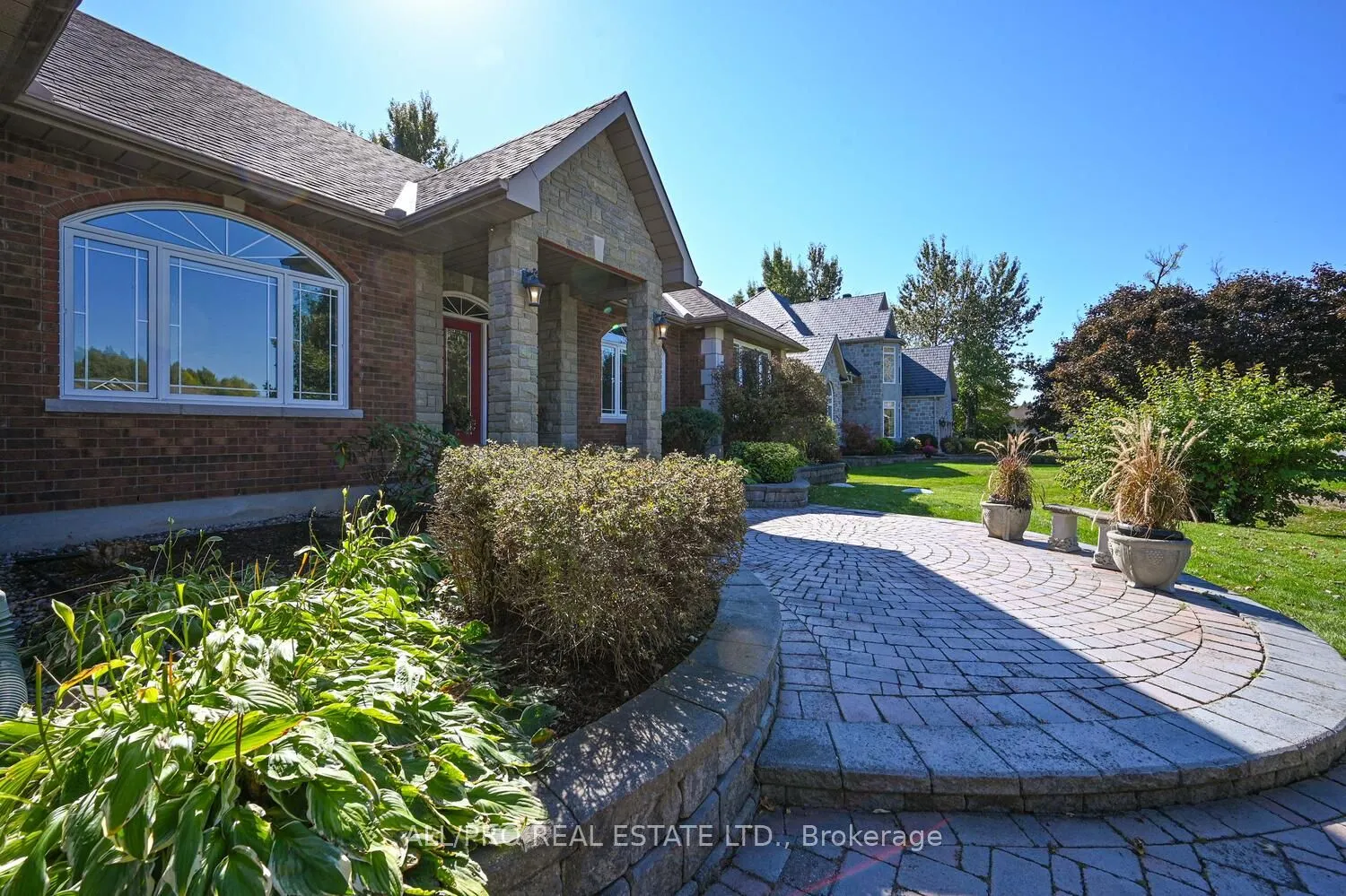 1238 Tintern Drive W