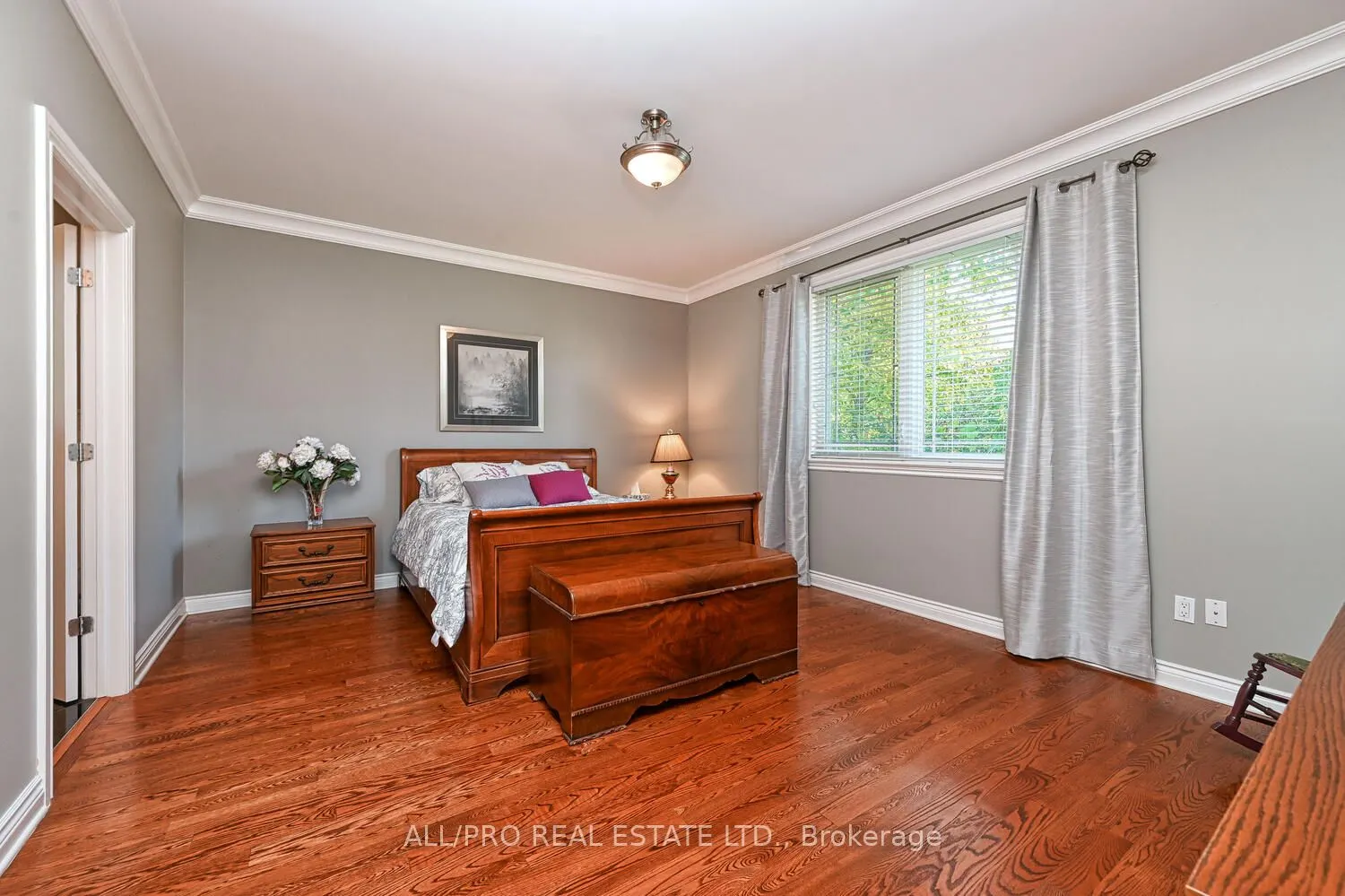 1238 Tintern Drive W