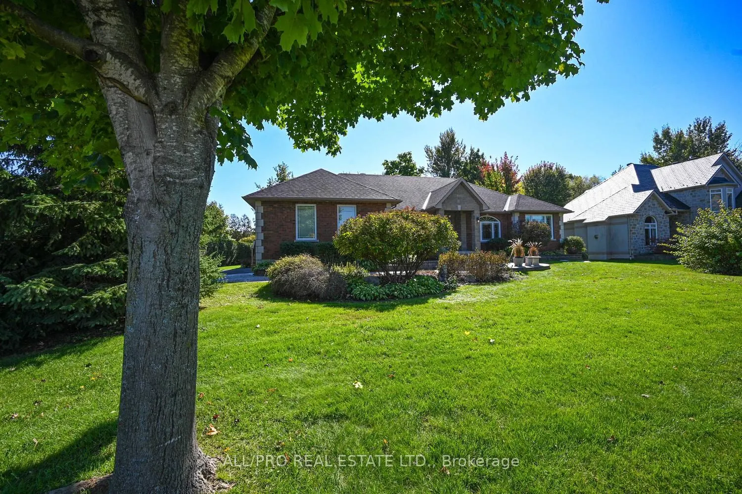 1238 Tintern Drive W