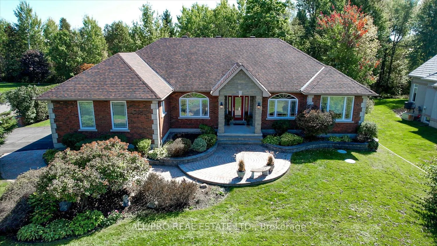 1238 Tintern Drive W