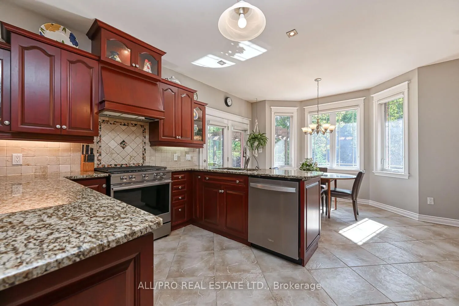 1238 Tintern Drive W