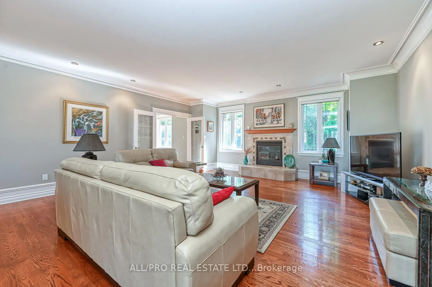1238 Tintern Drive W