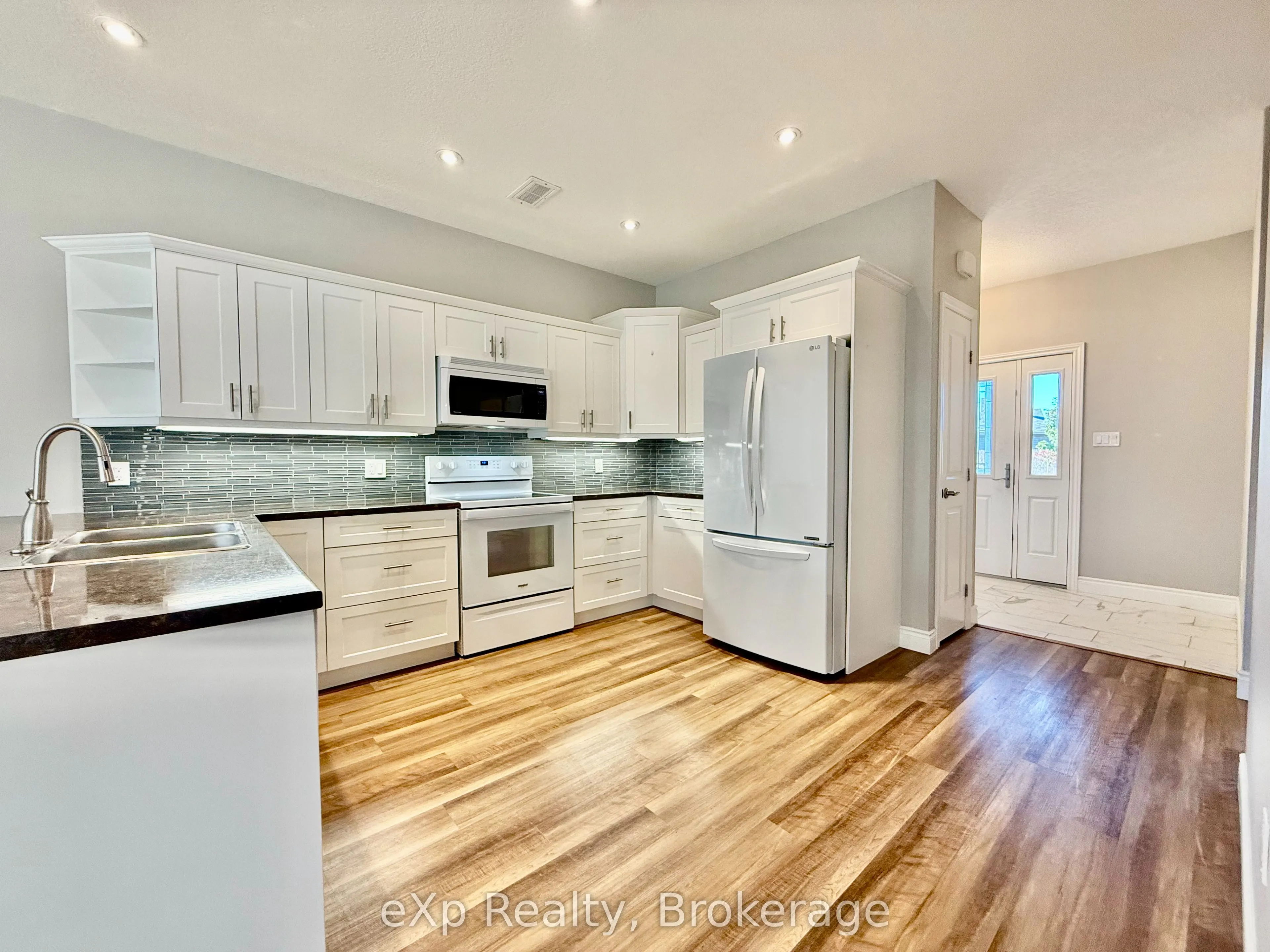 4 - 1050 Waterloo Street, #4