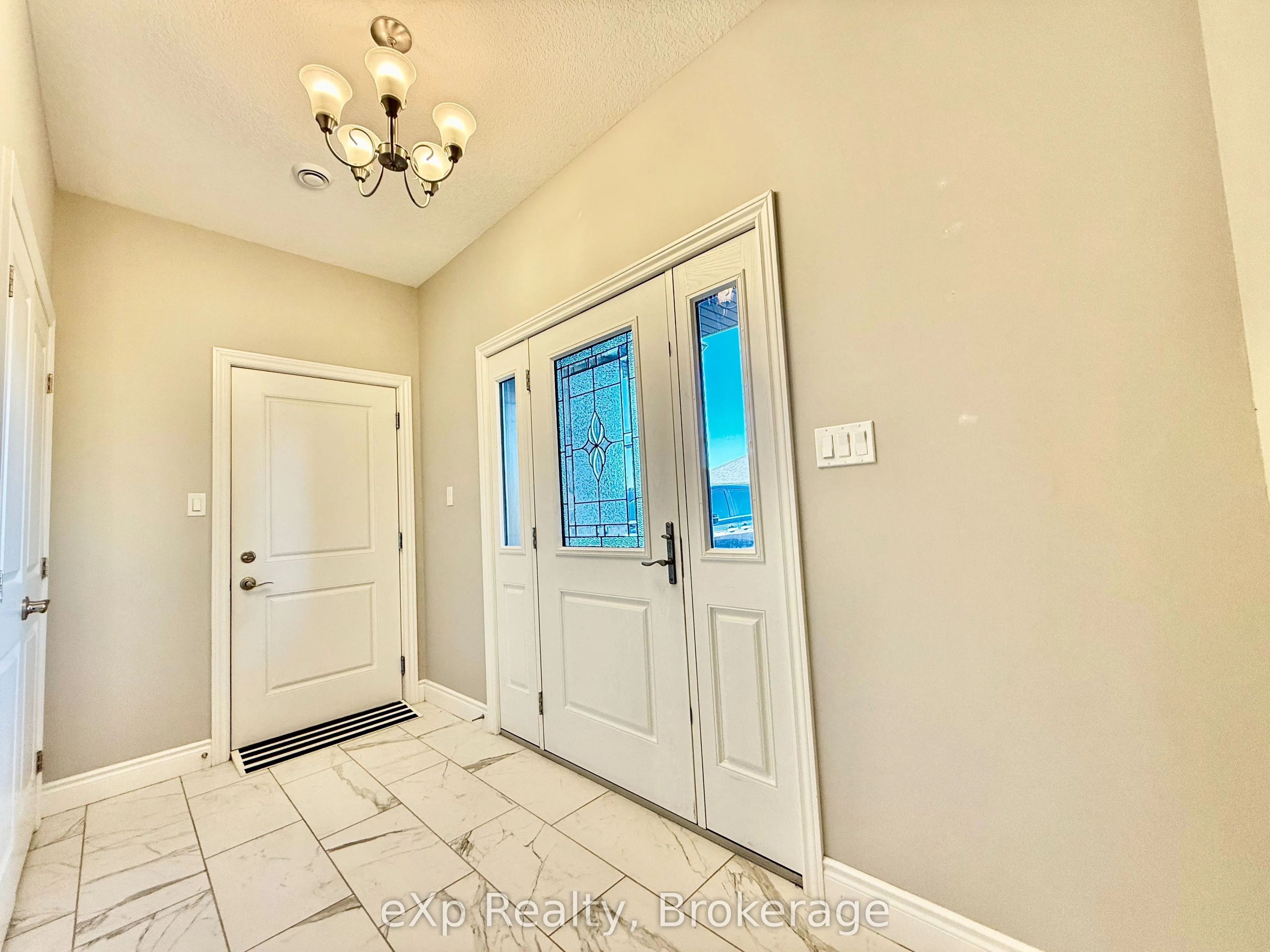 4 - 1050 Waterloo Street, #4