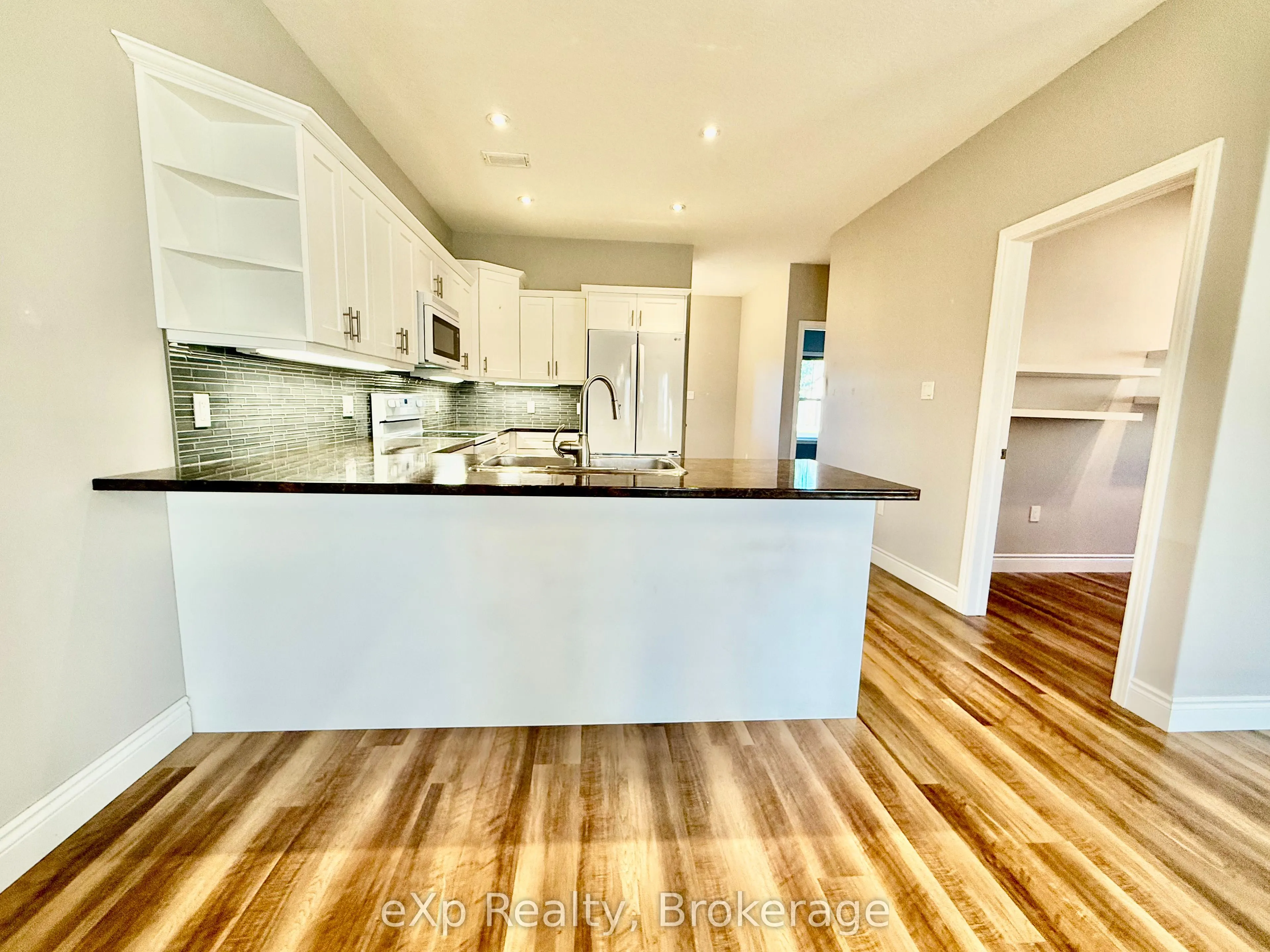 4 - 1050 Waterloo Street, #4