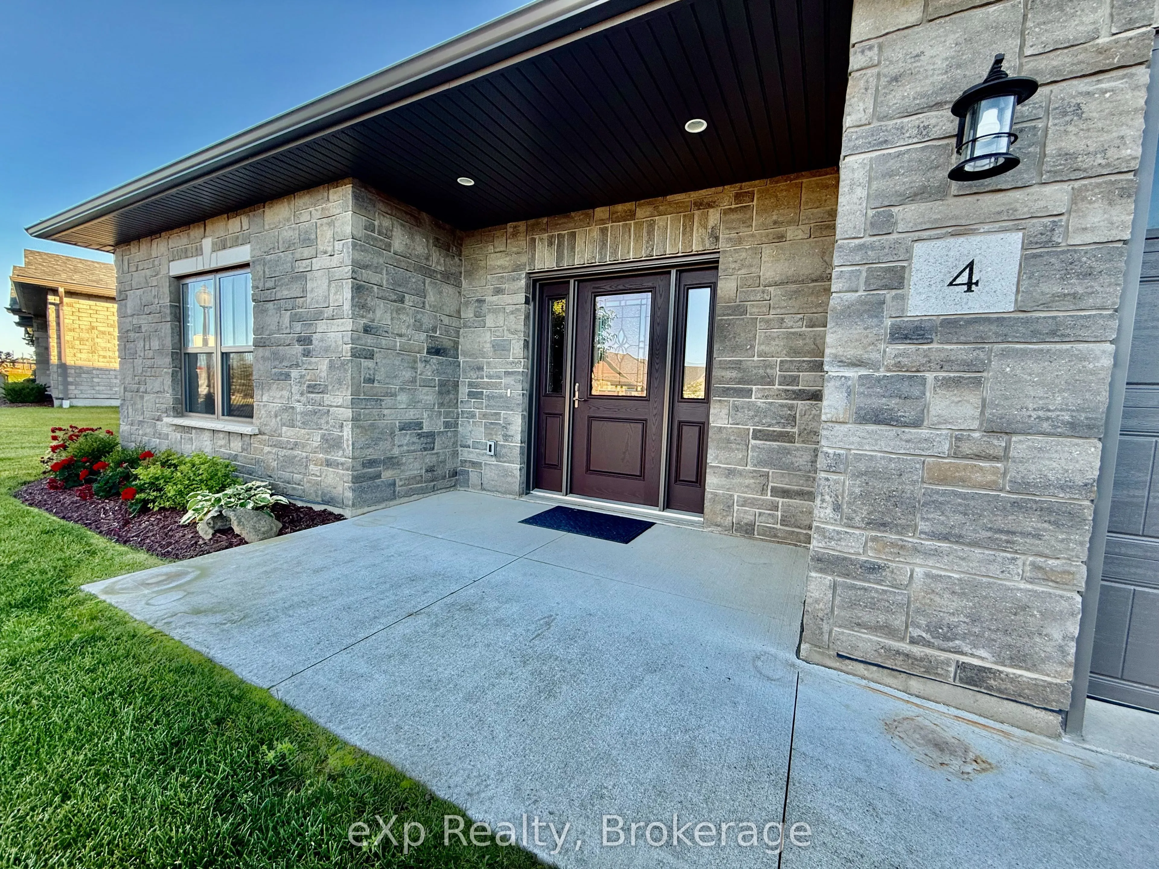 4 - 1050 Waterloo Street, #4