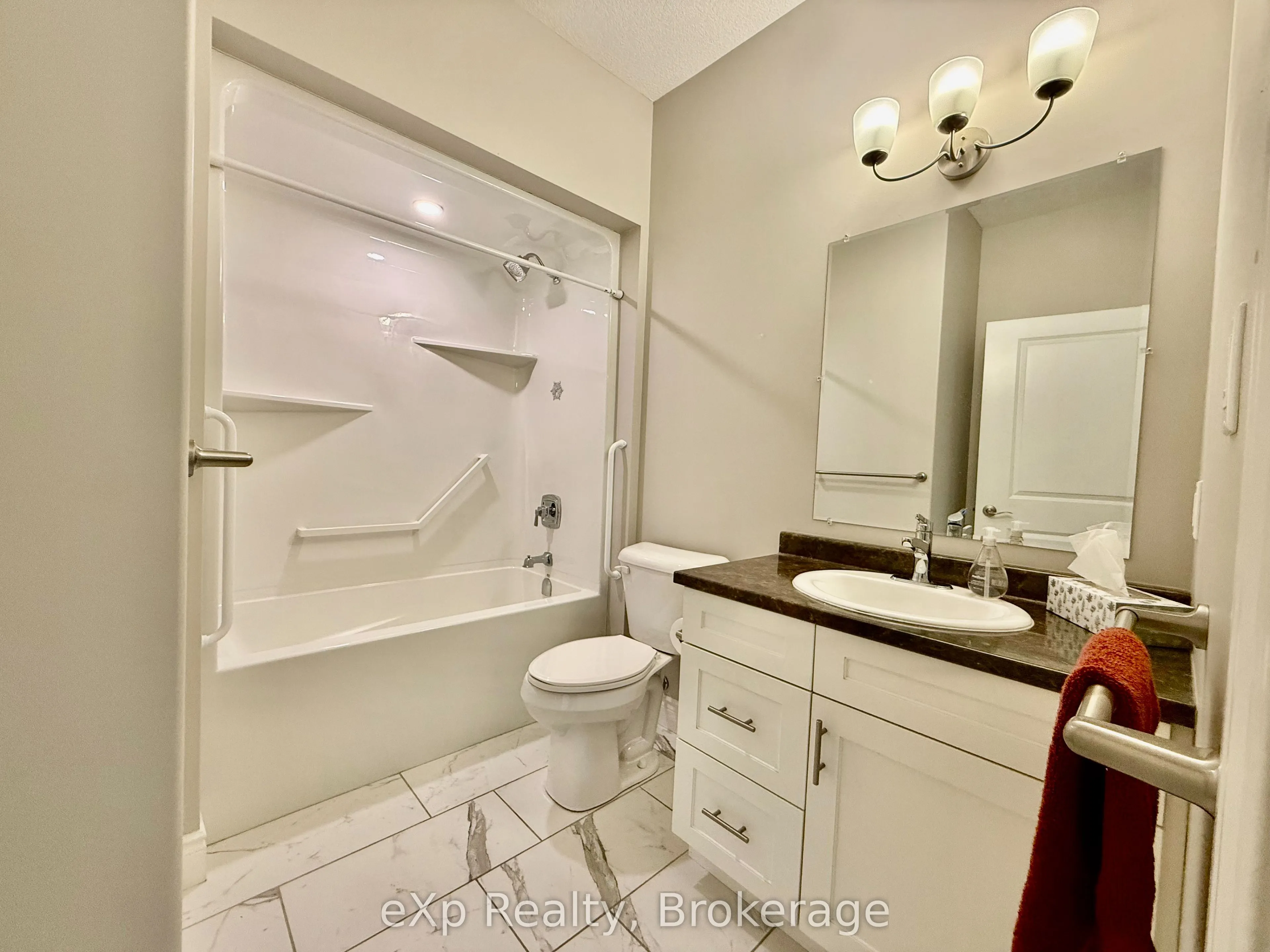 4 - 1050 Waterloo Street, #4