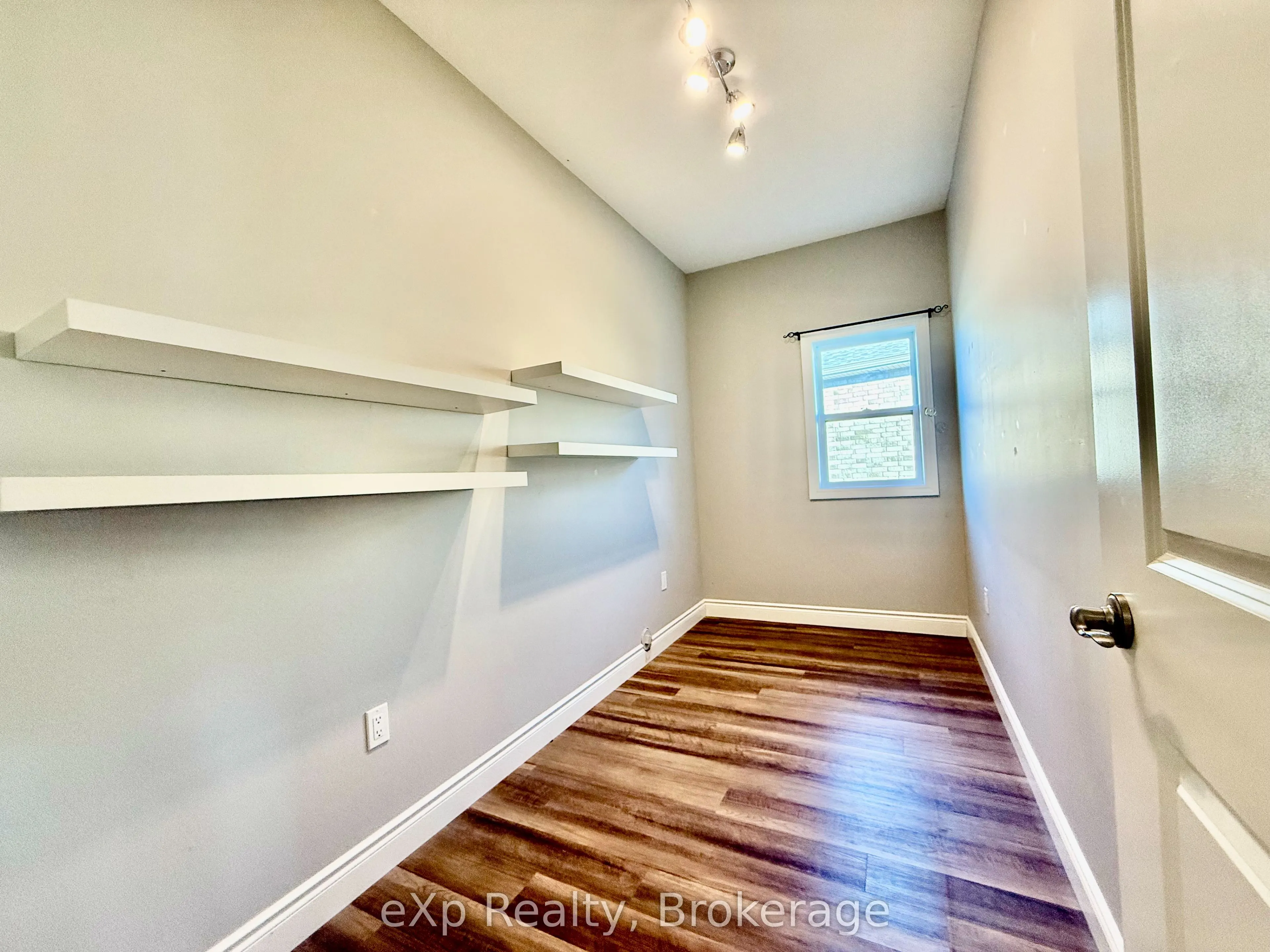 4 - 1050 Waterloo Street, #4