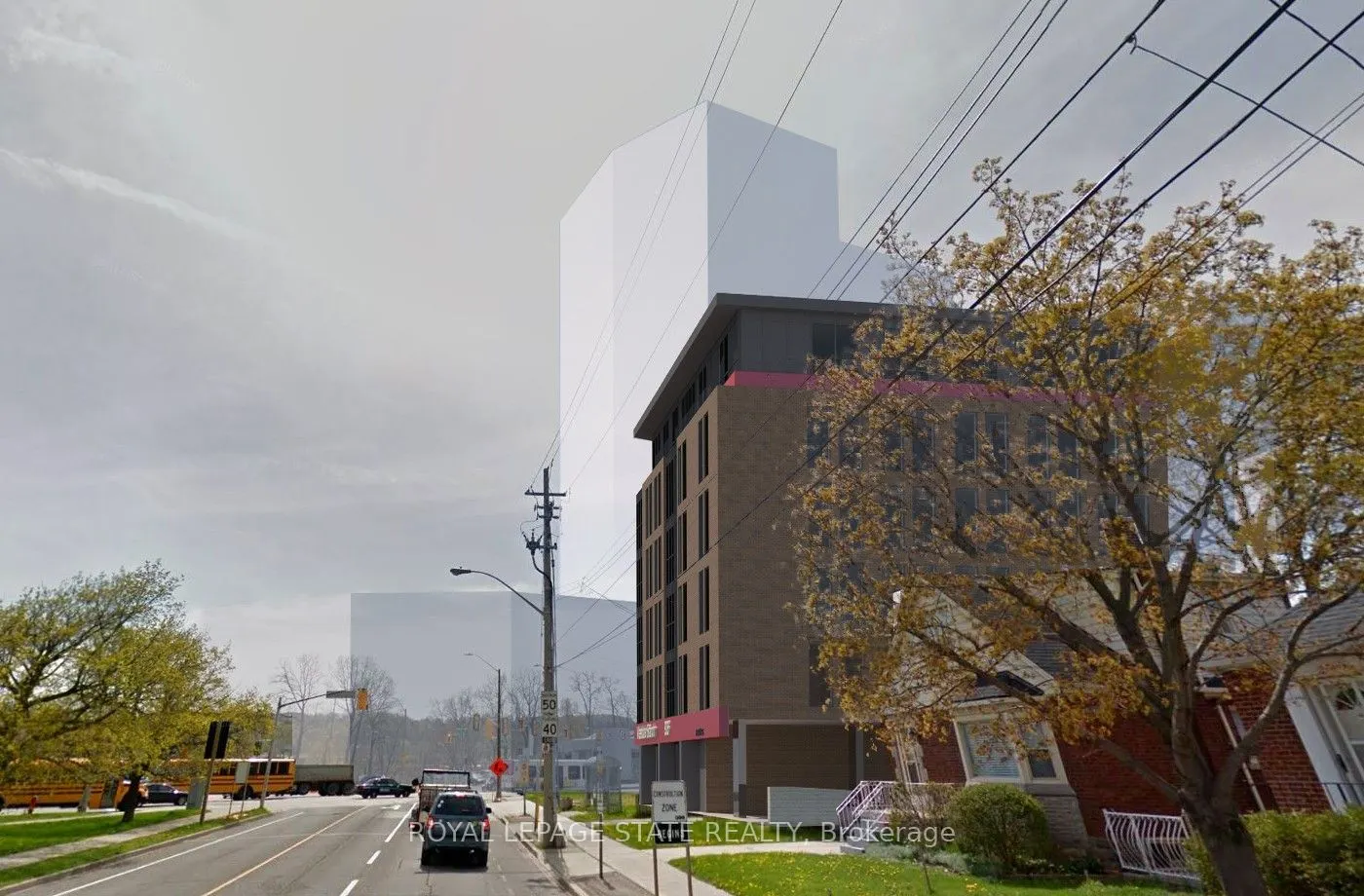 906 Main Street W