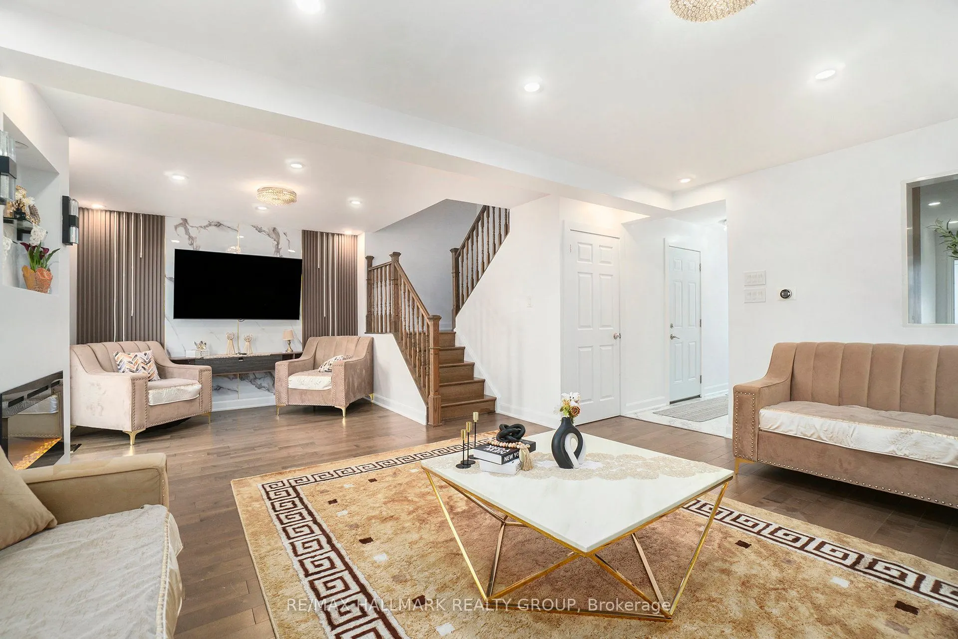 3017 Victoria Heights Crescent, #32