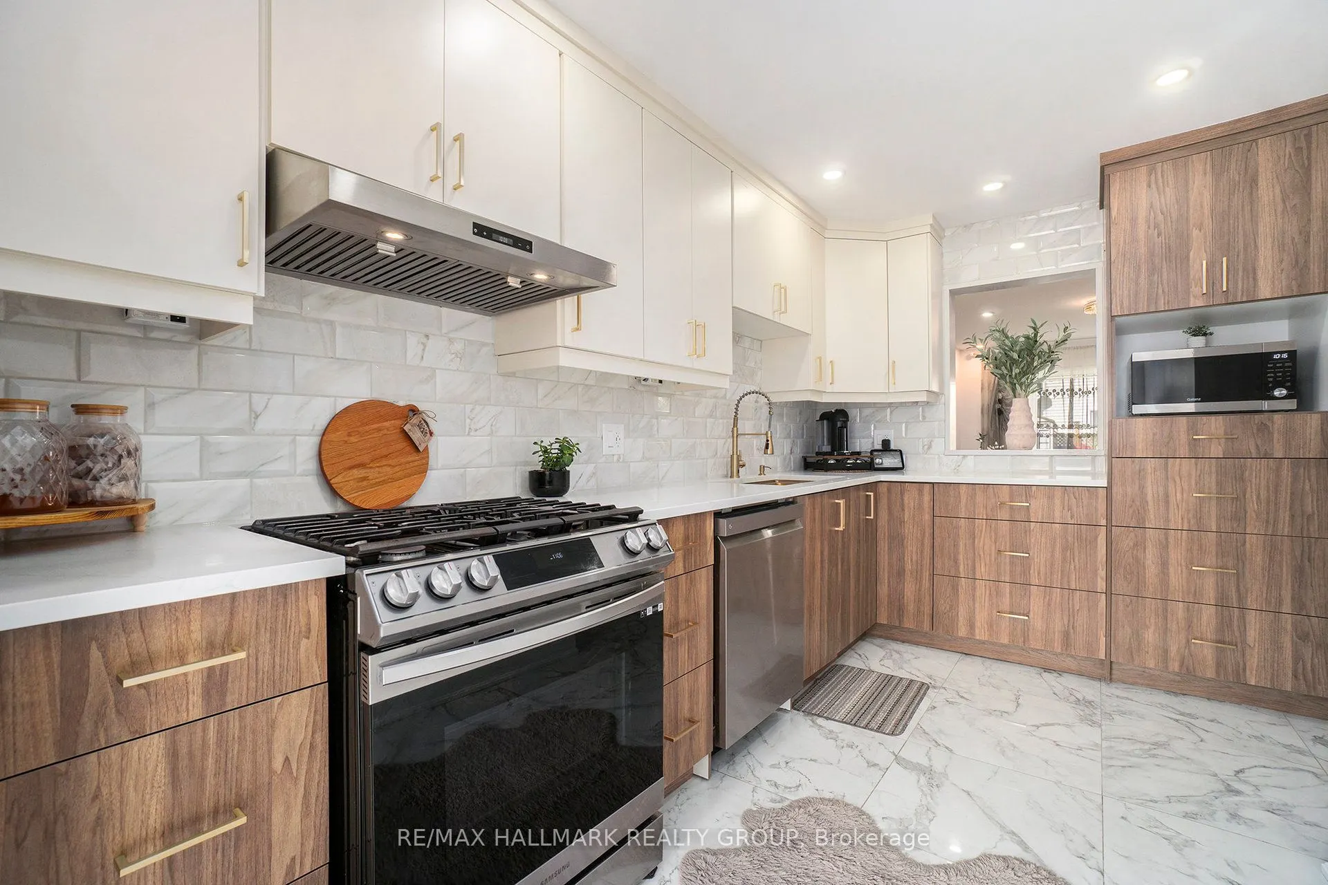 3017 Victoria Heights Crescent, #32