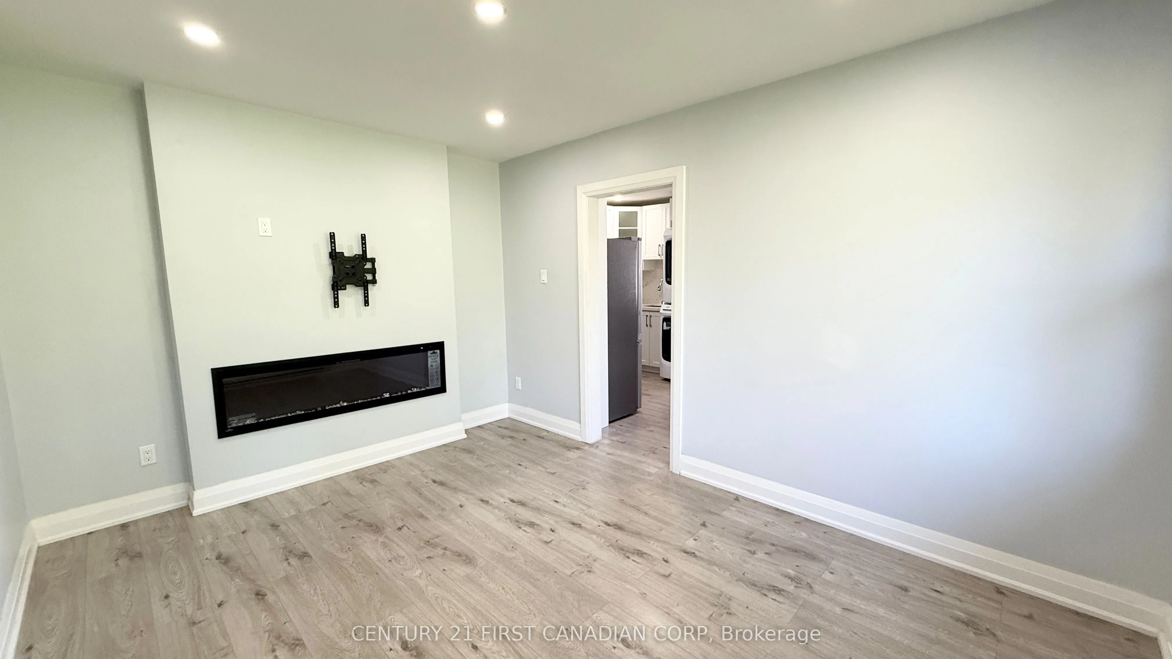 17 Carfrae Crescent, #Upper Apartment