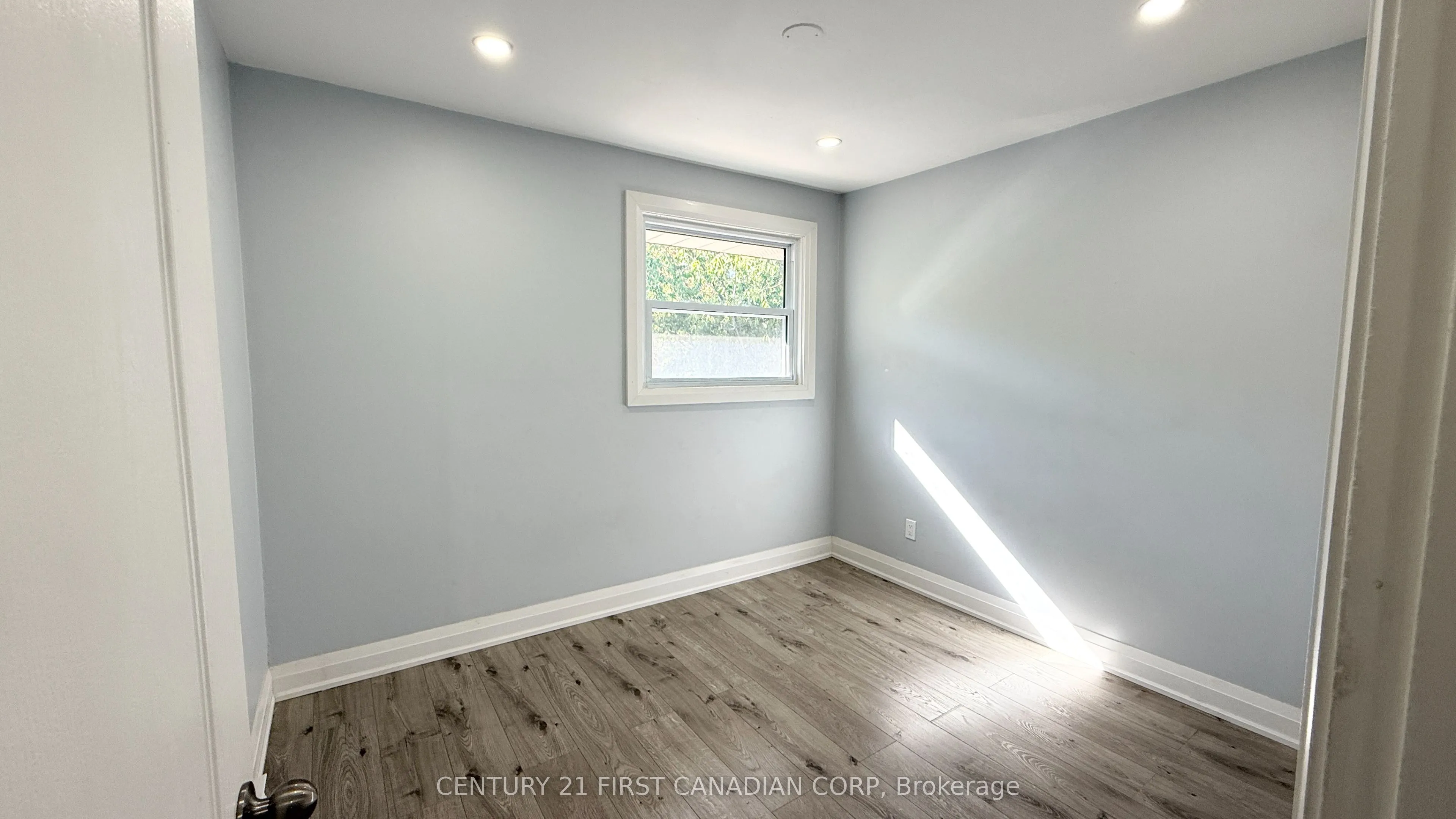 17 Carfrae Crescent, #Upper Apartment