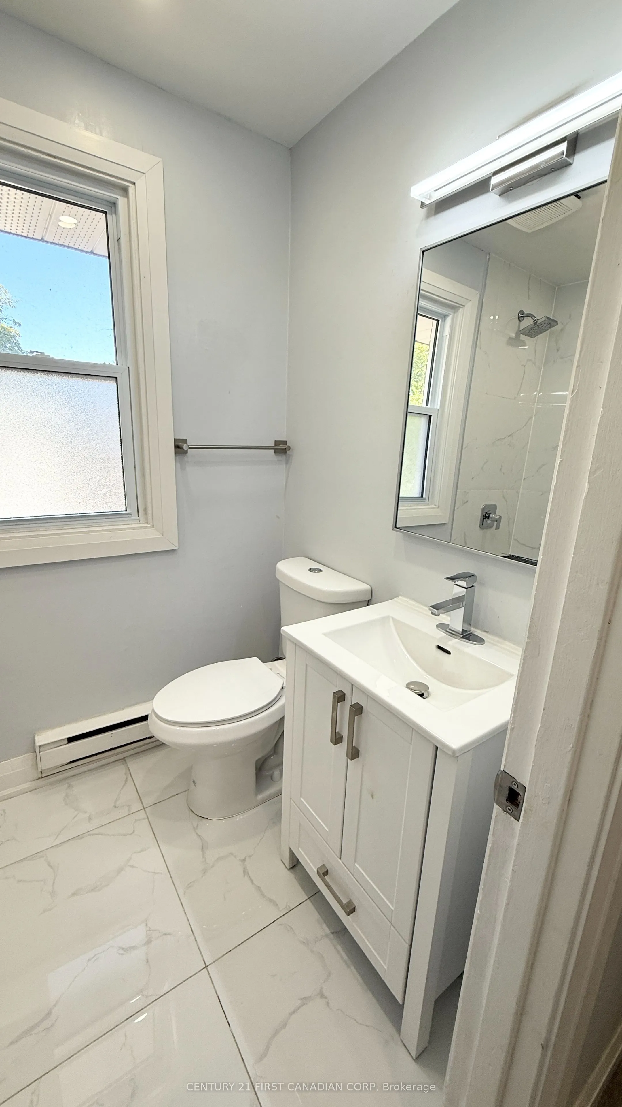 17 Carfrae Crescent, #Upper Apartment