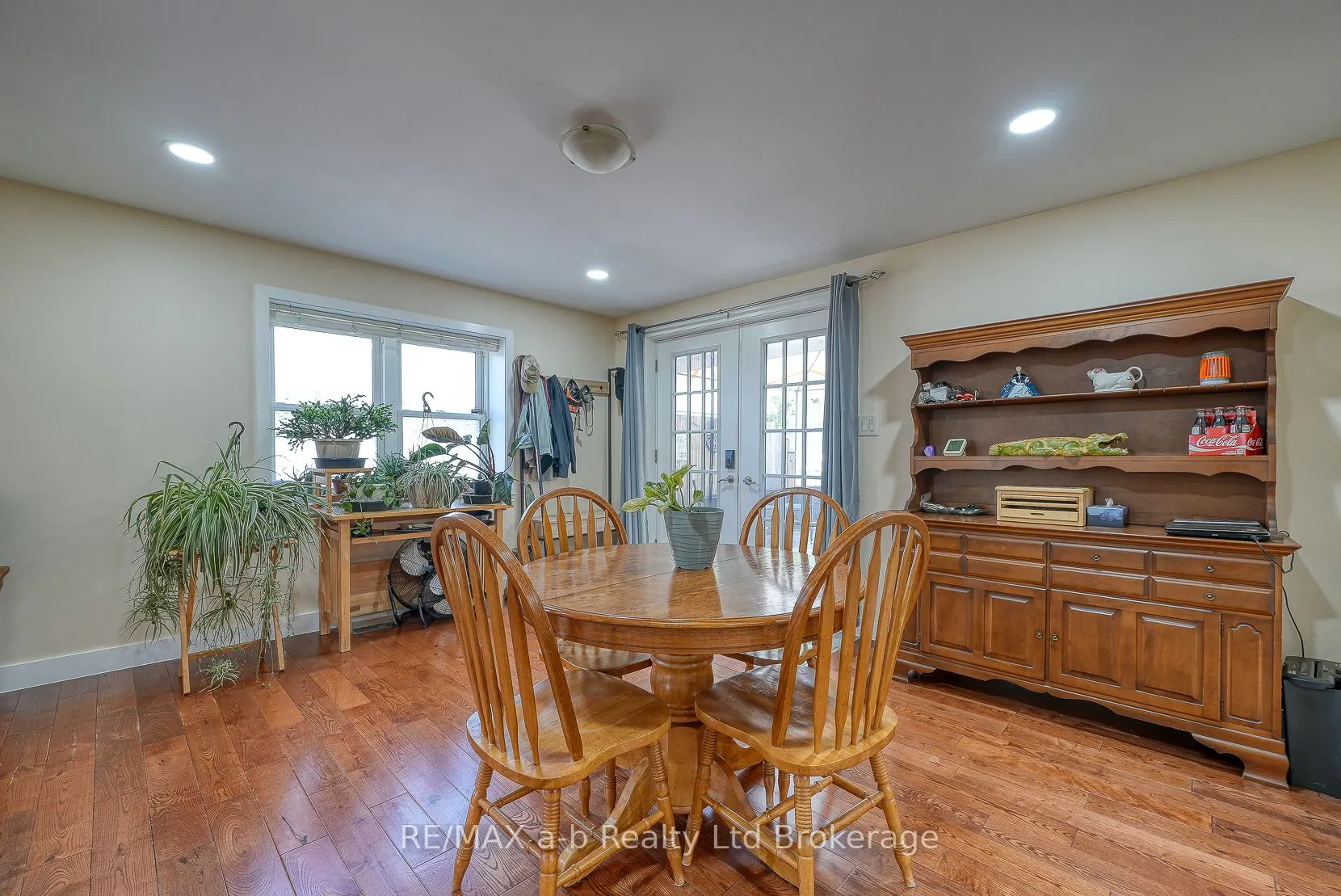 27 Sovereign Street W