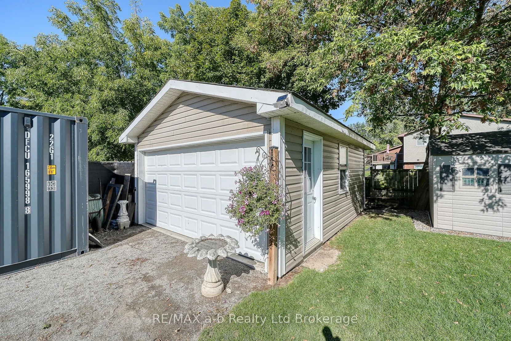 27 Sovereign Street W