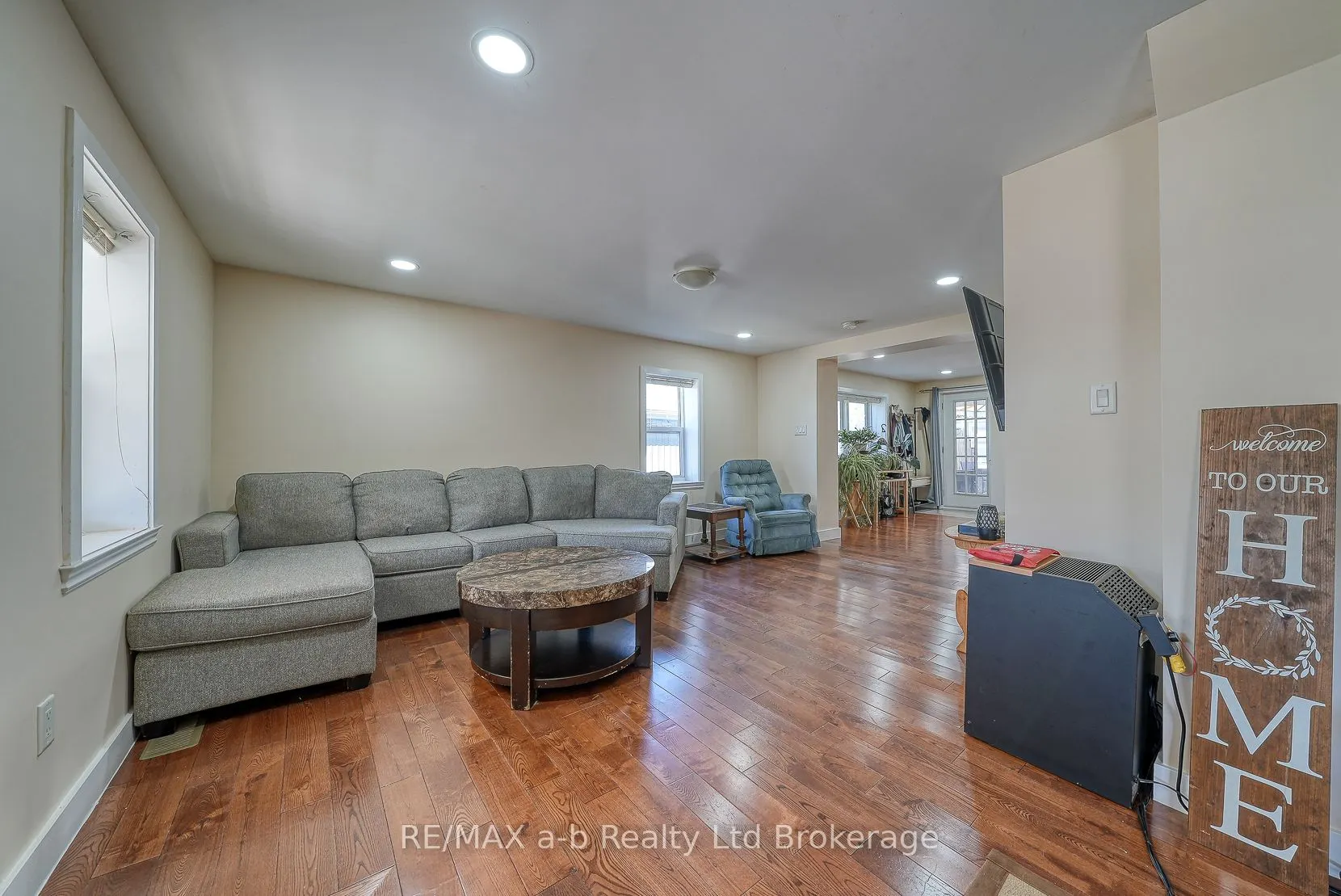 27 Sovereign Street W