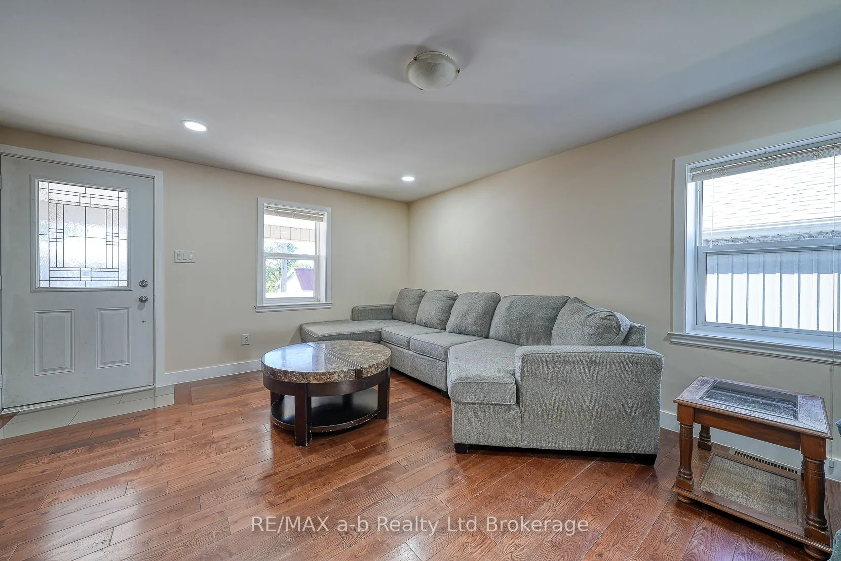 27 Sovereign Street W