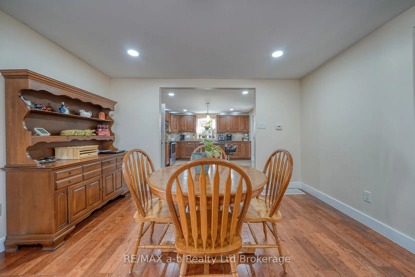 27 Sovereign Street W