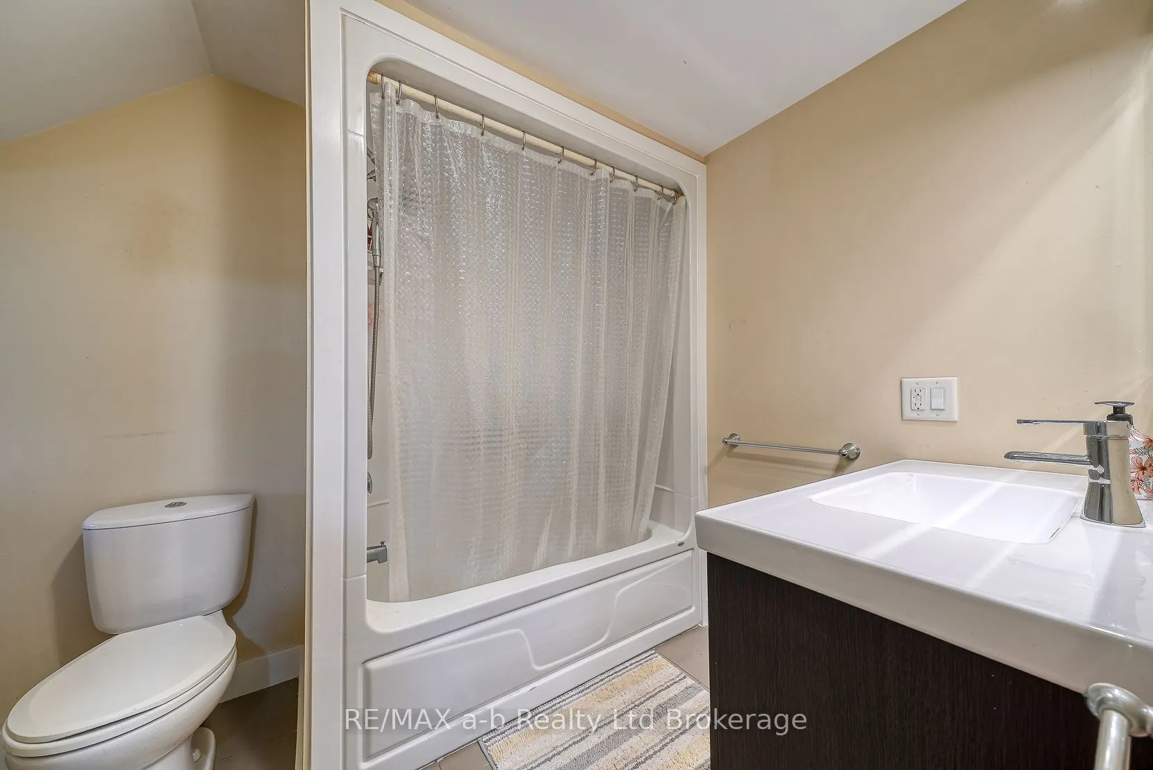 27 Sovereign Street W