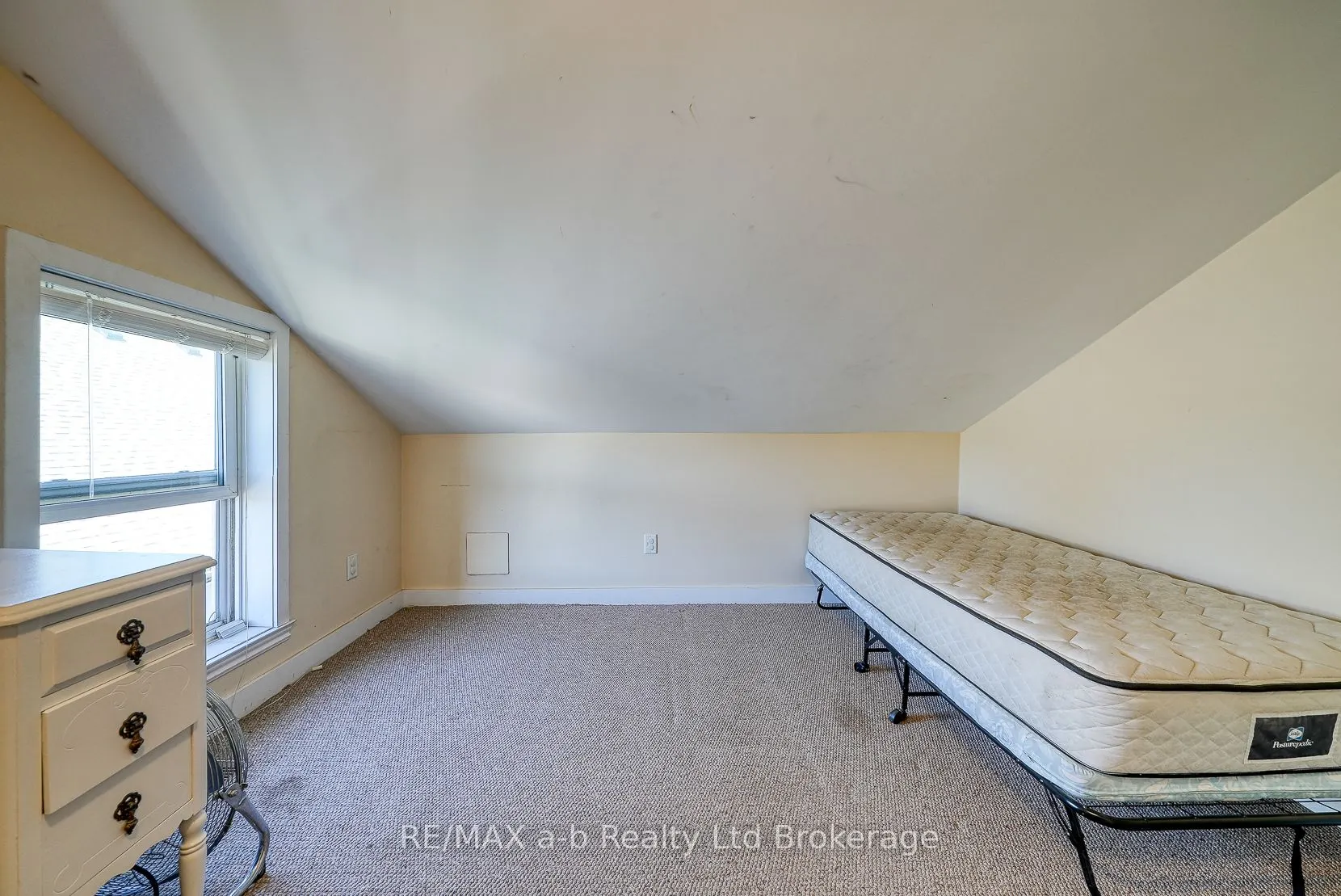 27 Sovereign Street W