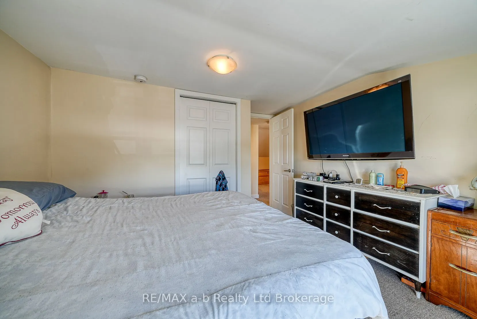 27 Sovereign Street W