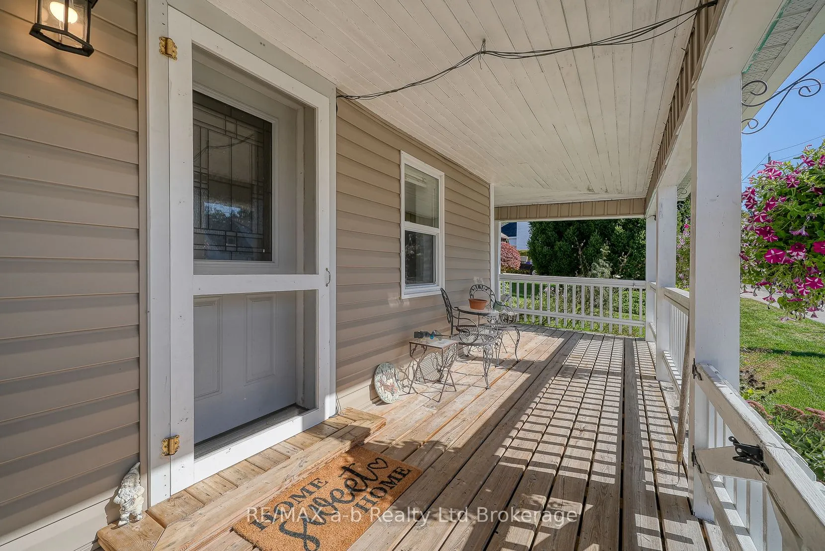 27 Sovereign Street W