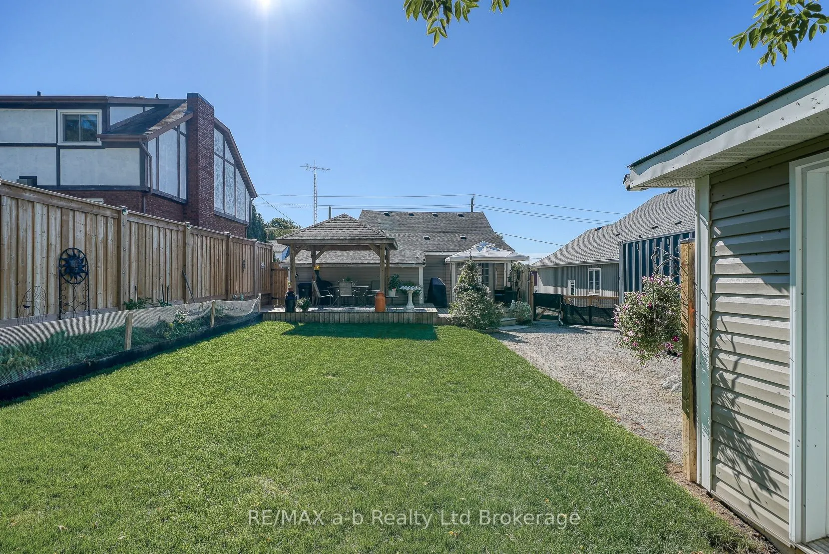27 Sovereign Street W