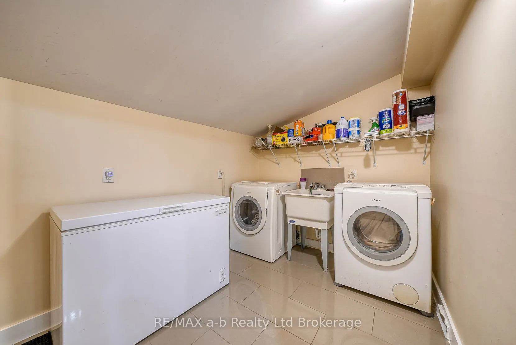27 Sovereign Street W