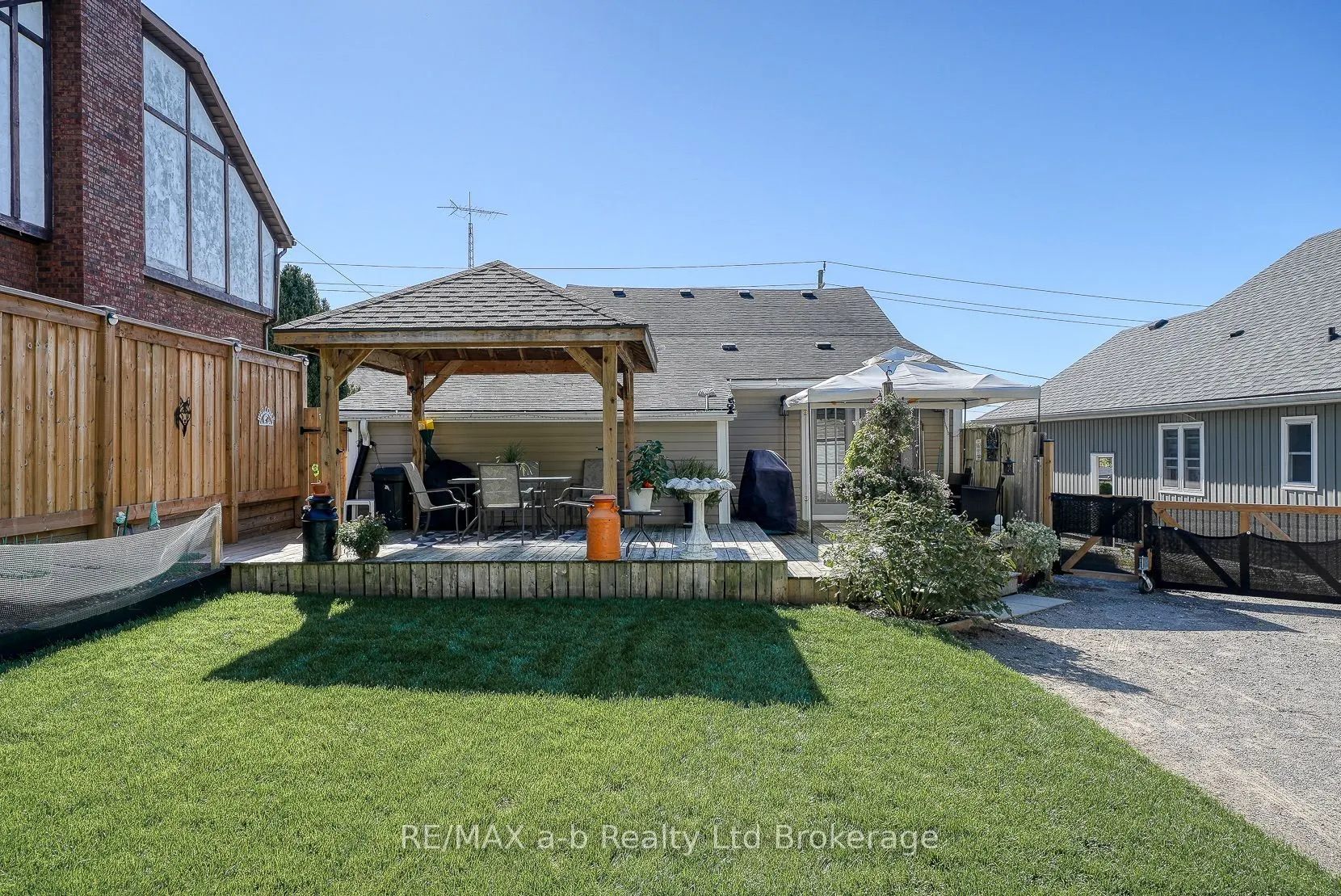 27 Sovereign Street W
