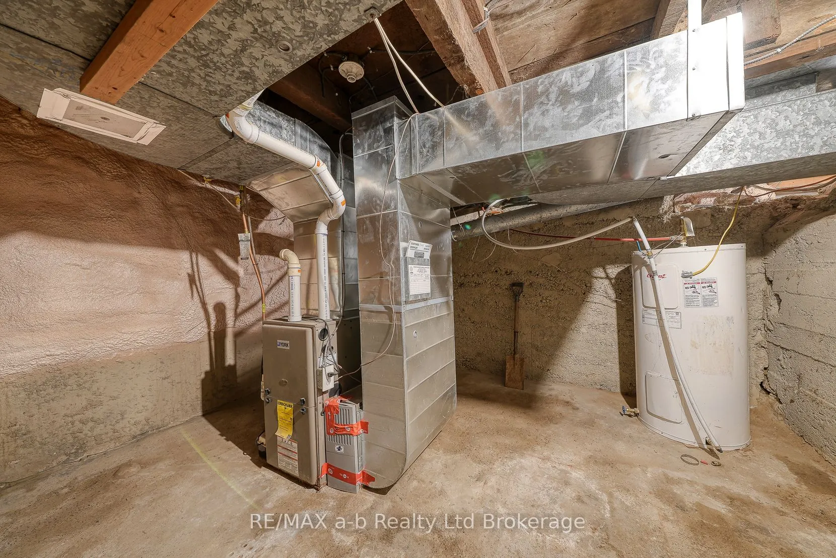 27 Sovereign Street W
