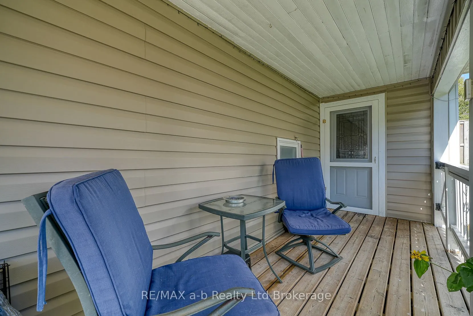 27 Sovereign Street W