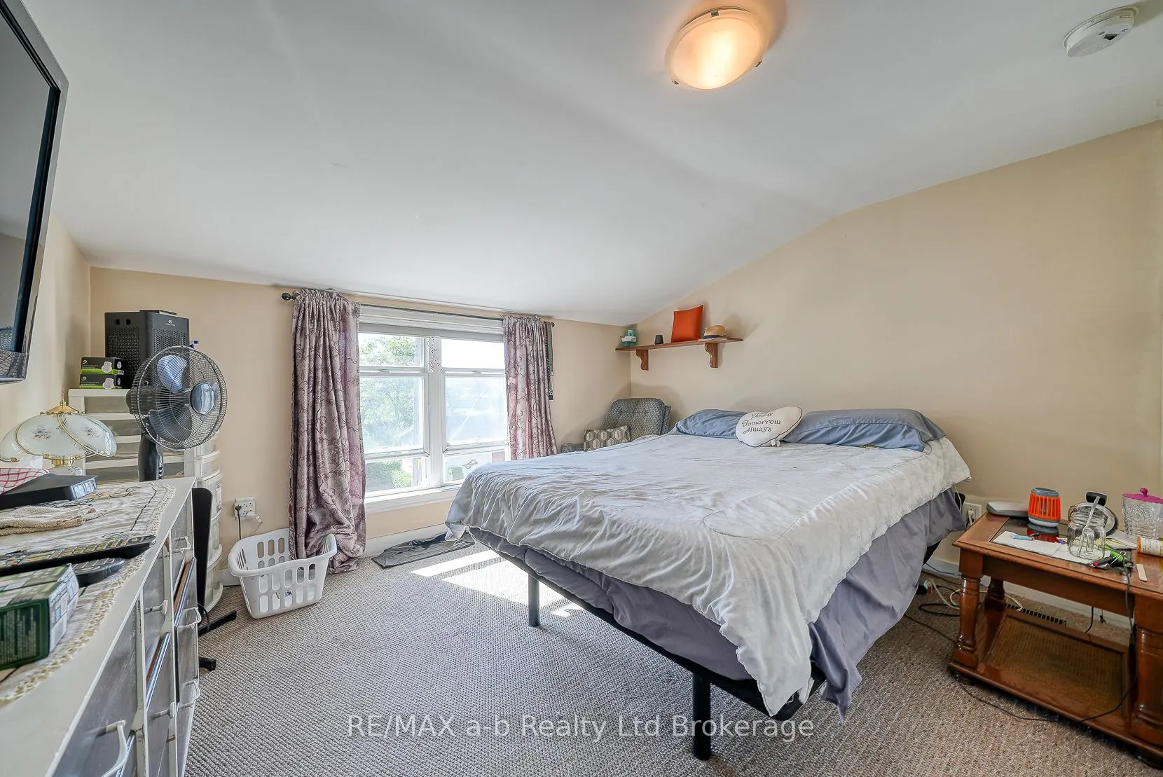 27 Sovereign Street W
