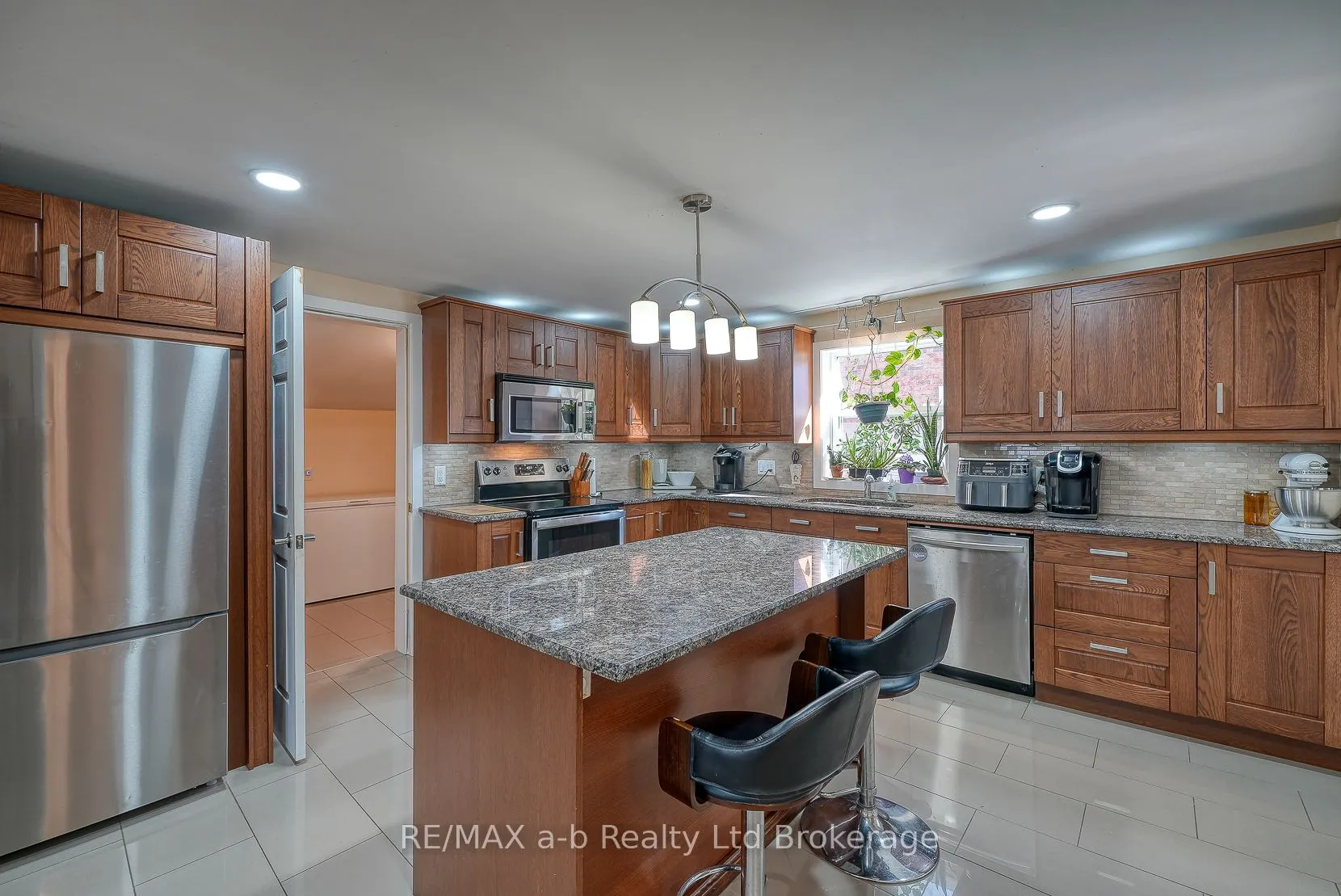 27 Sovereign Street W
