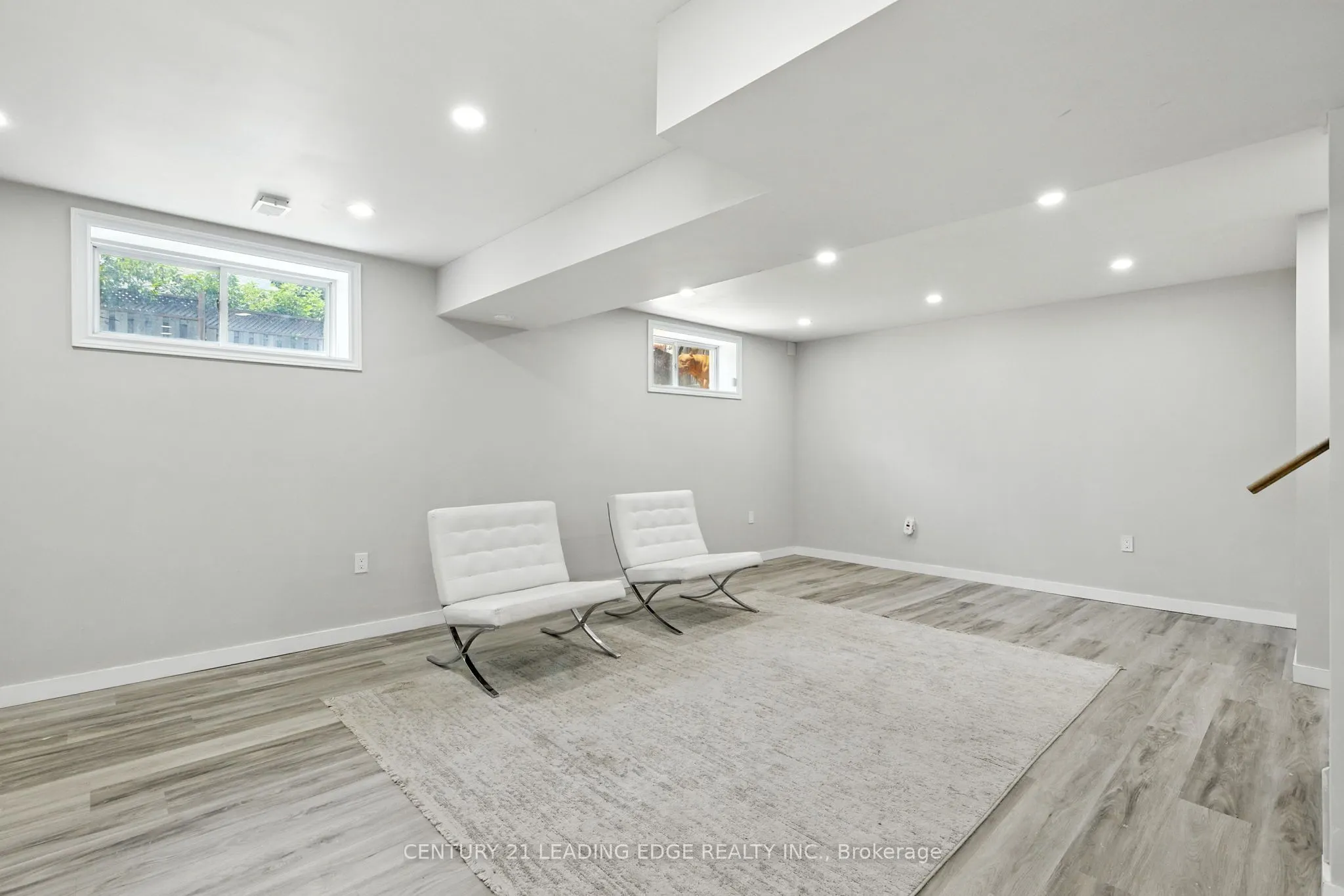 286 E 12TH Street