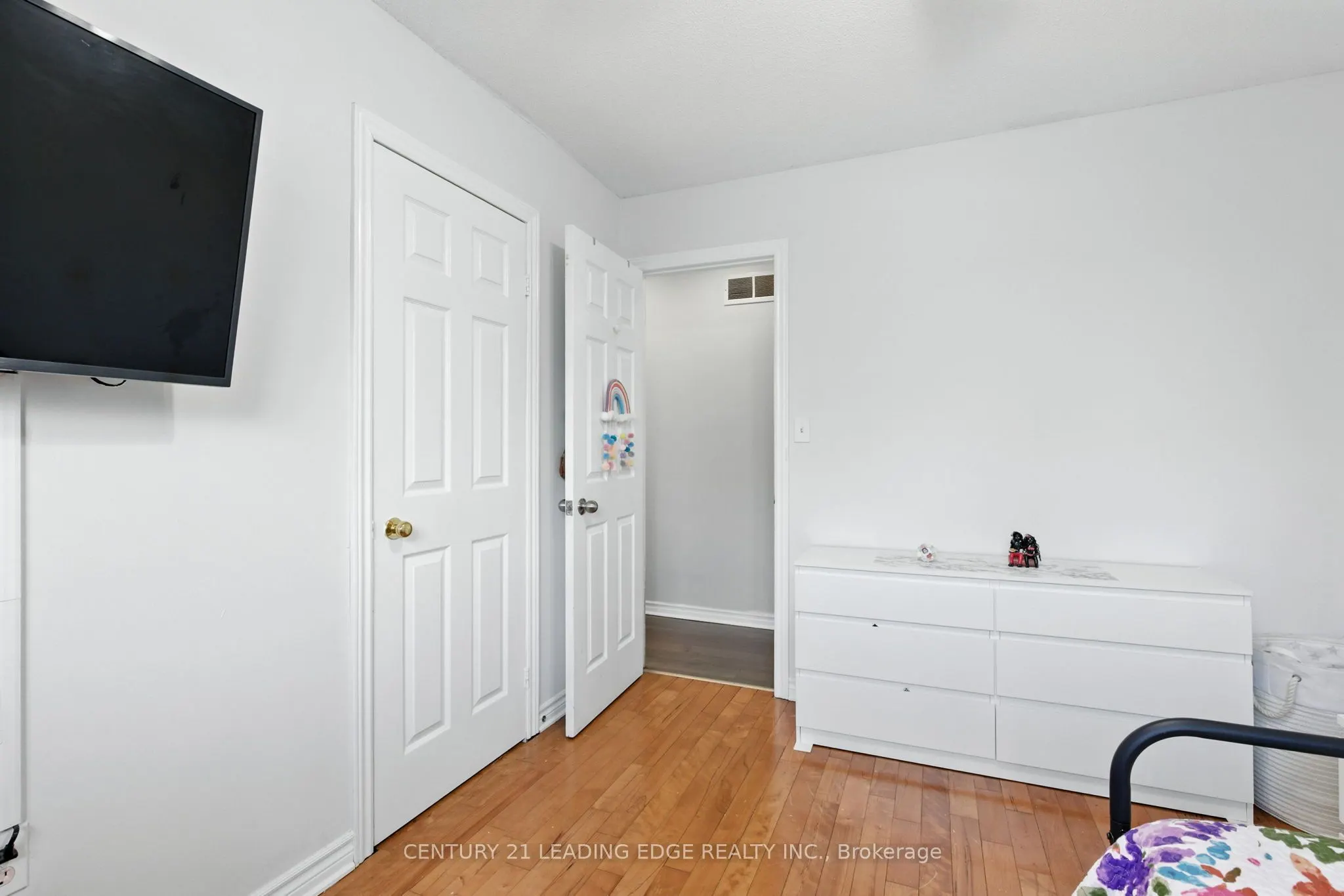 286 E 12TH Street