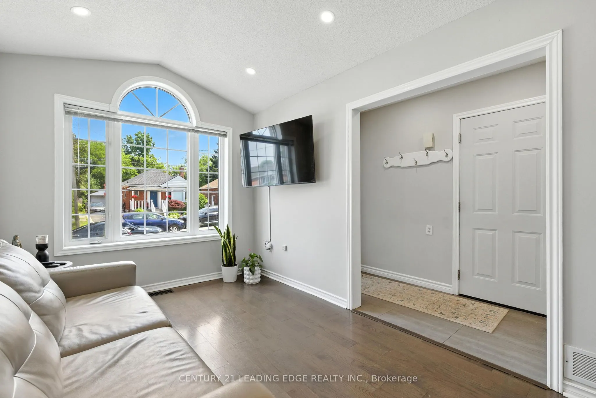 286 E 12TH Street