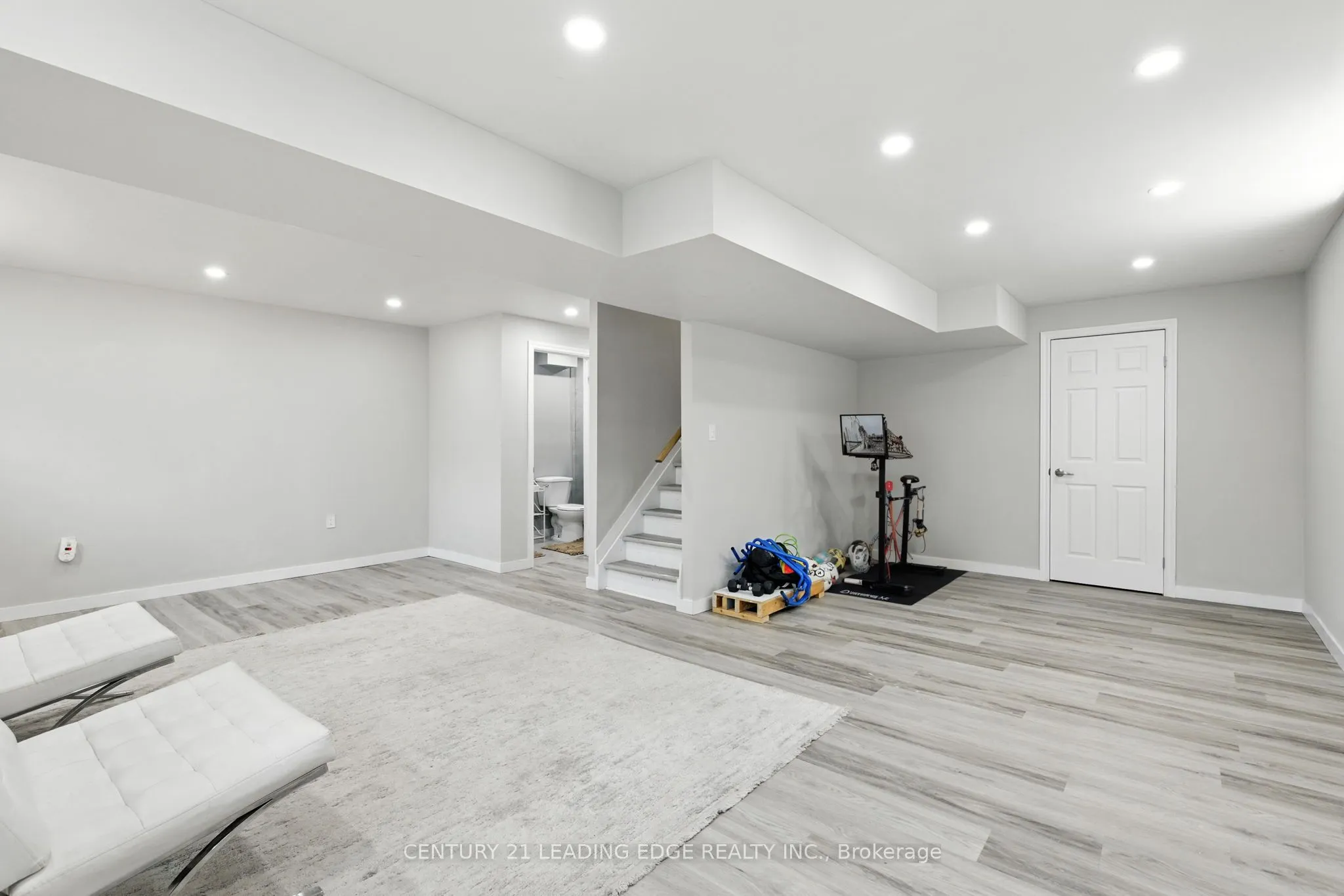 286 E 12TH Street