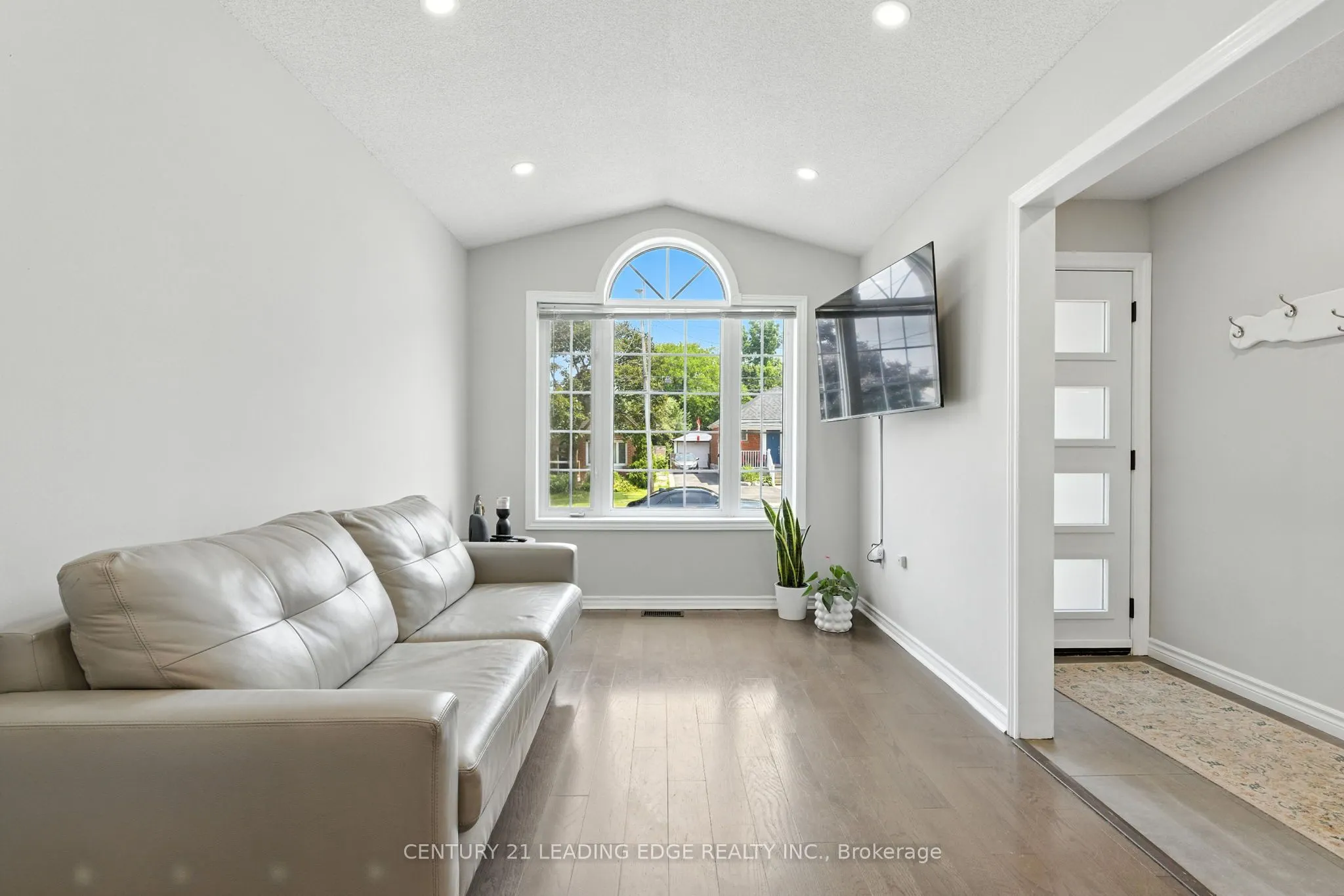 286 E 12TH Street