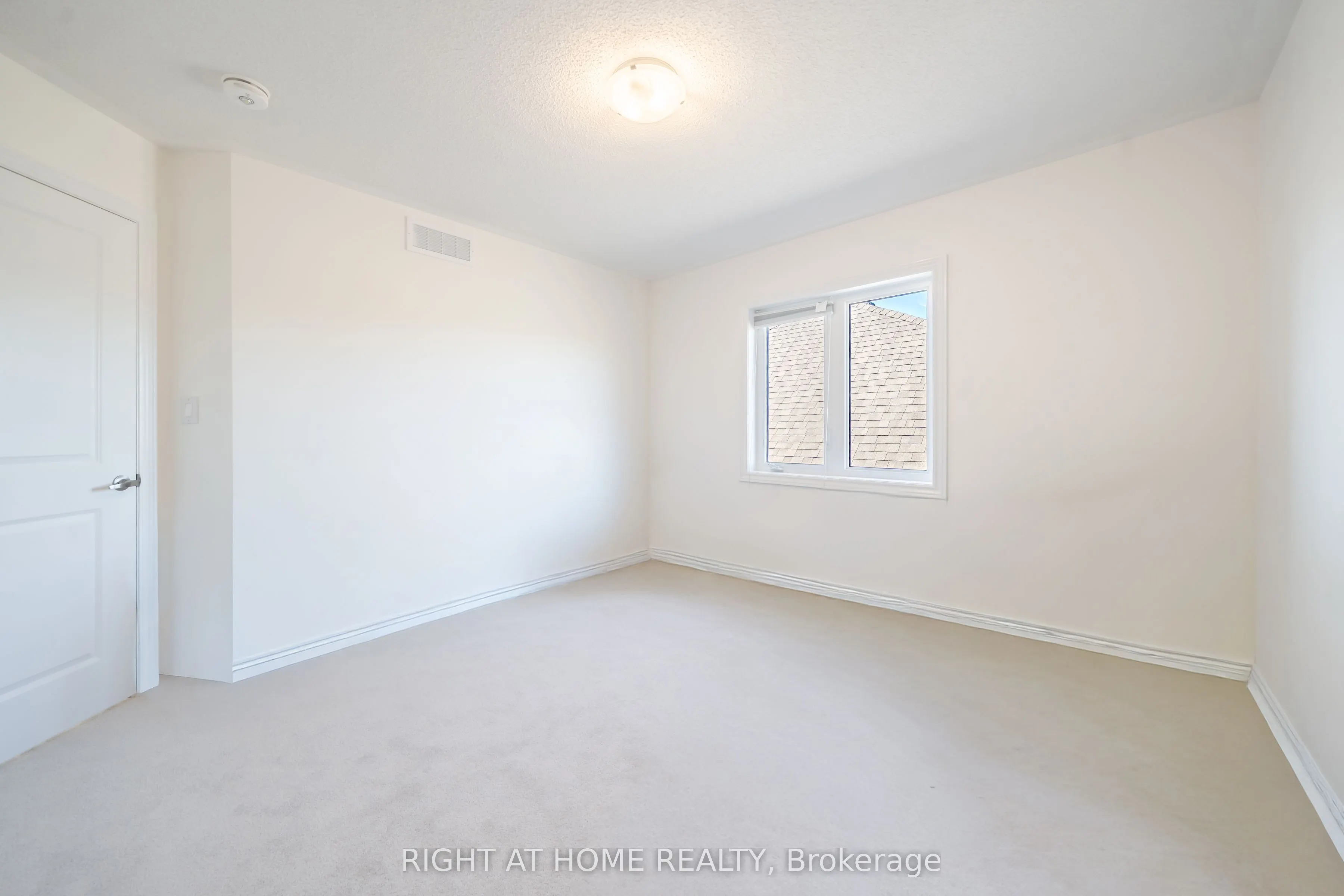 32 Hillcroft Way