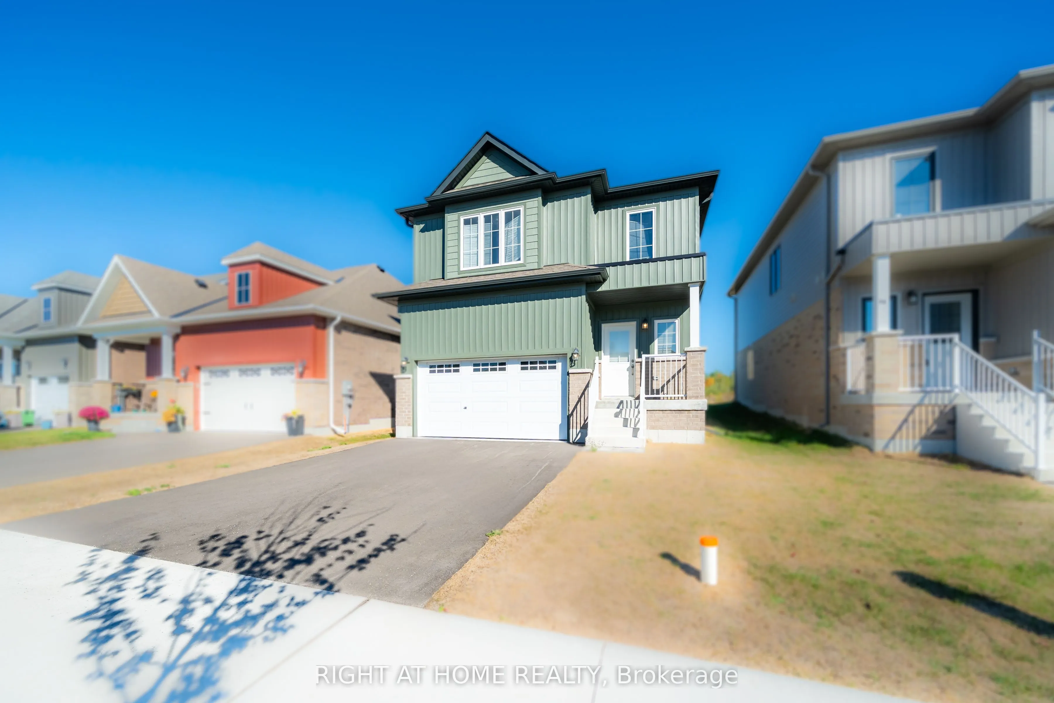 32 Hillcroft Way