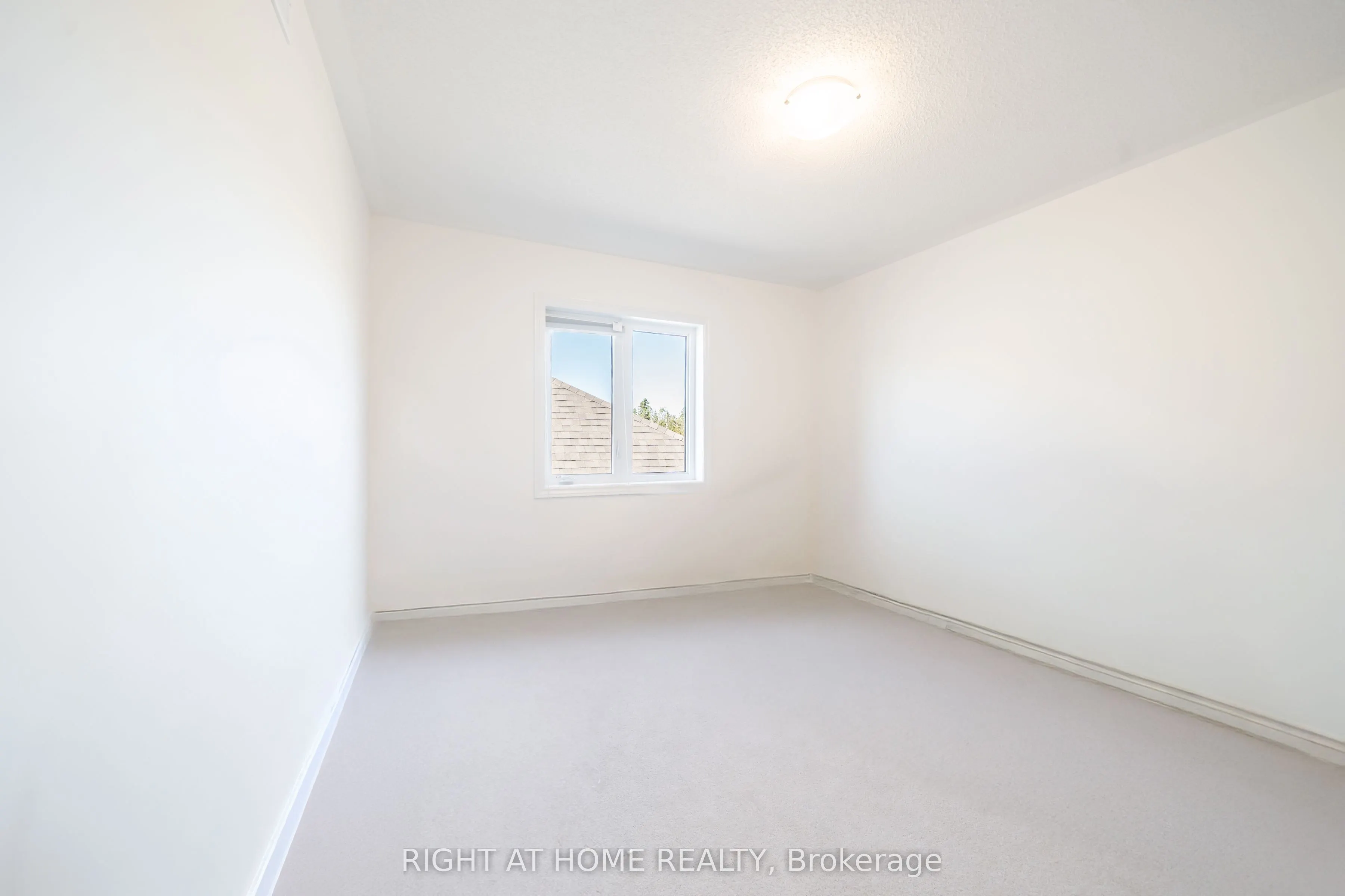 32 Hillcroft Way