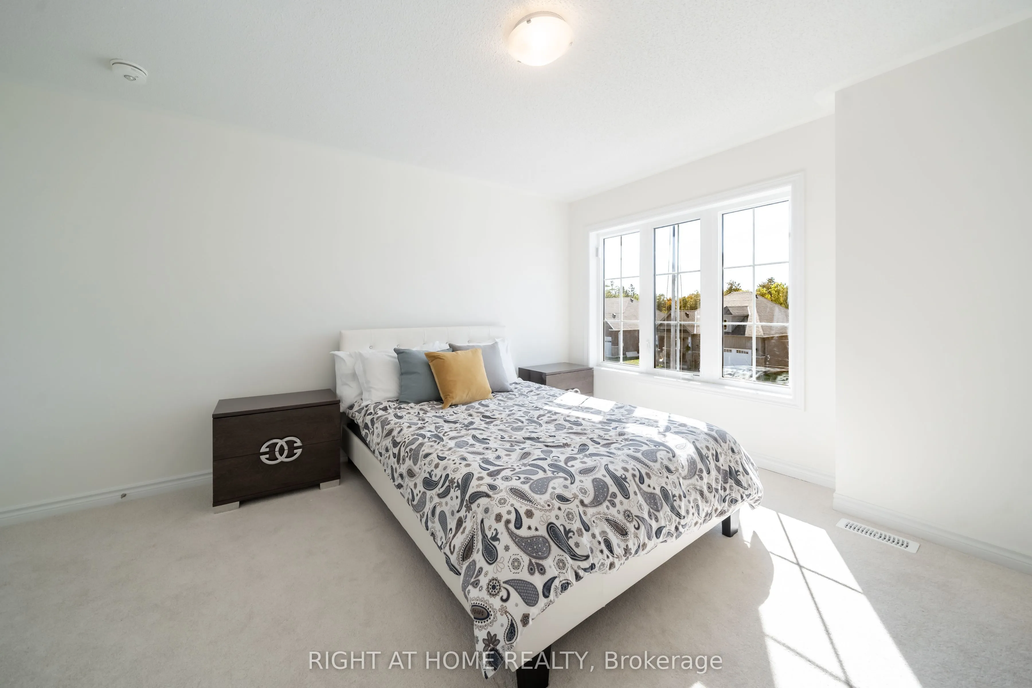 32 Hillcroft Way