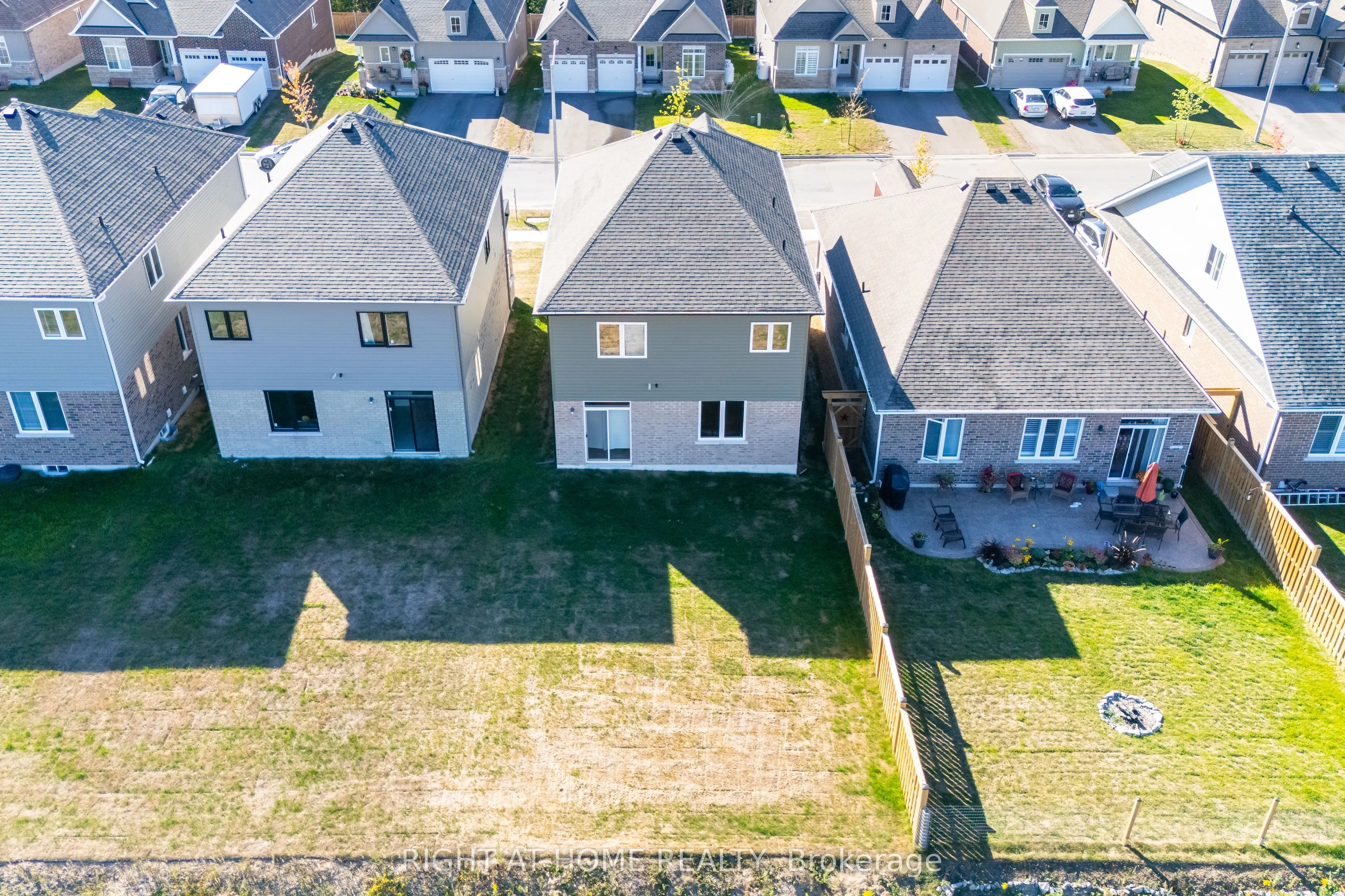32 Hillcroft Way