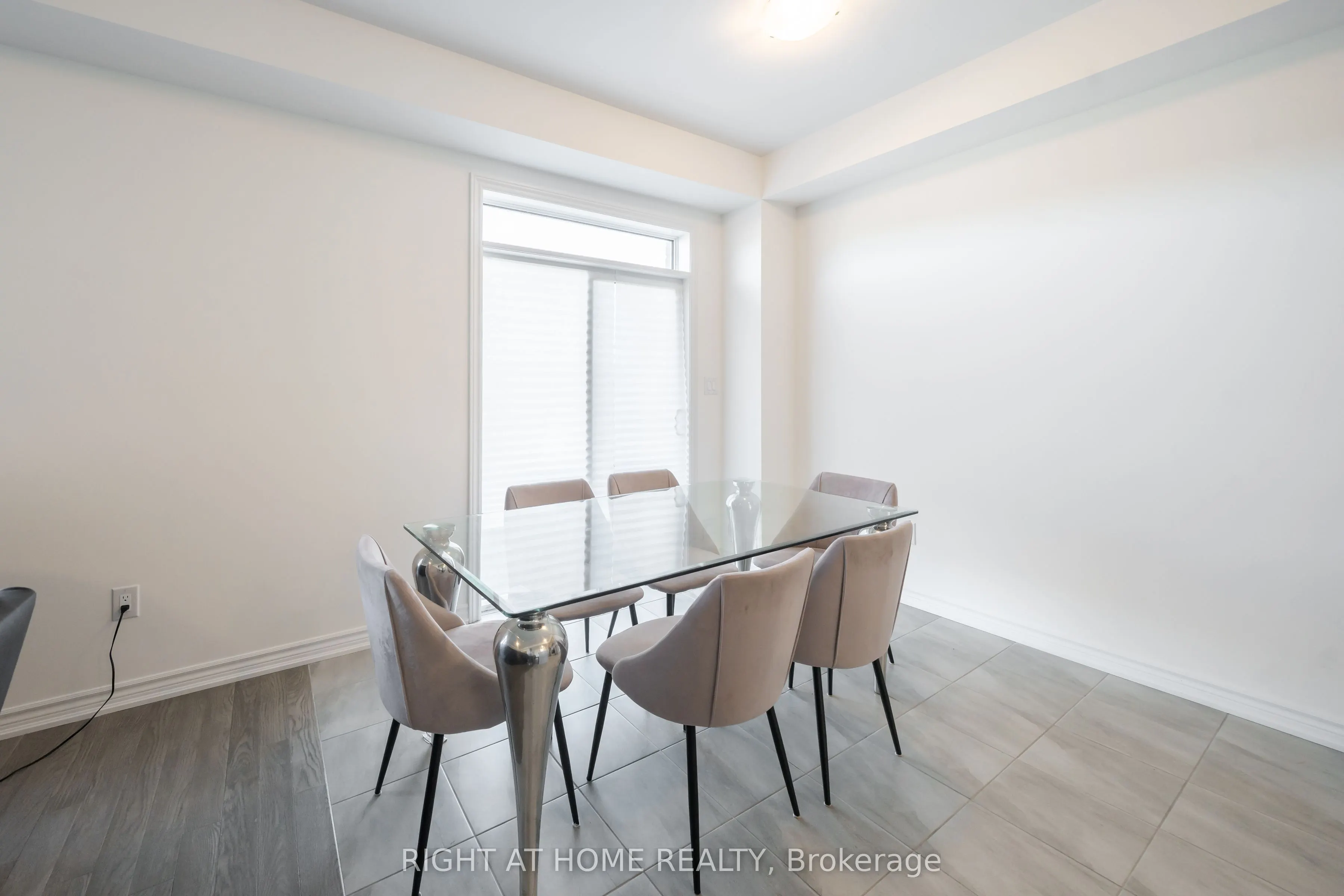 32 Hillcroft Way
