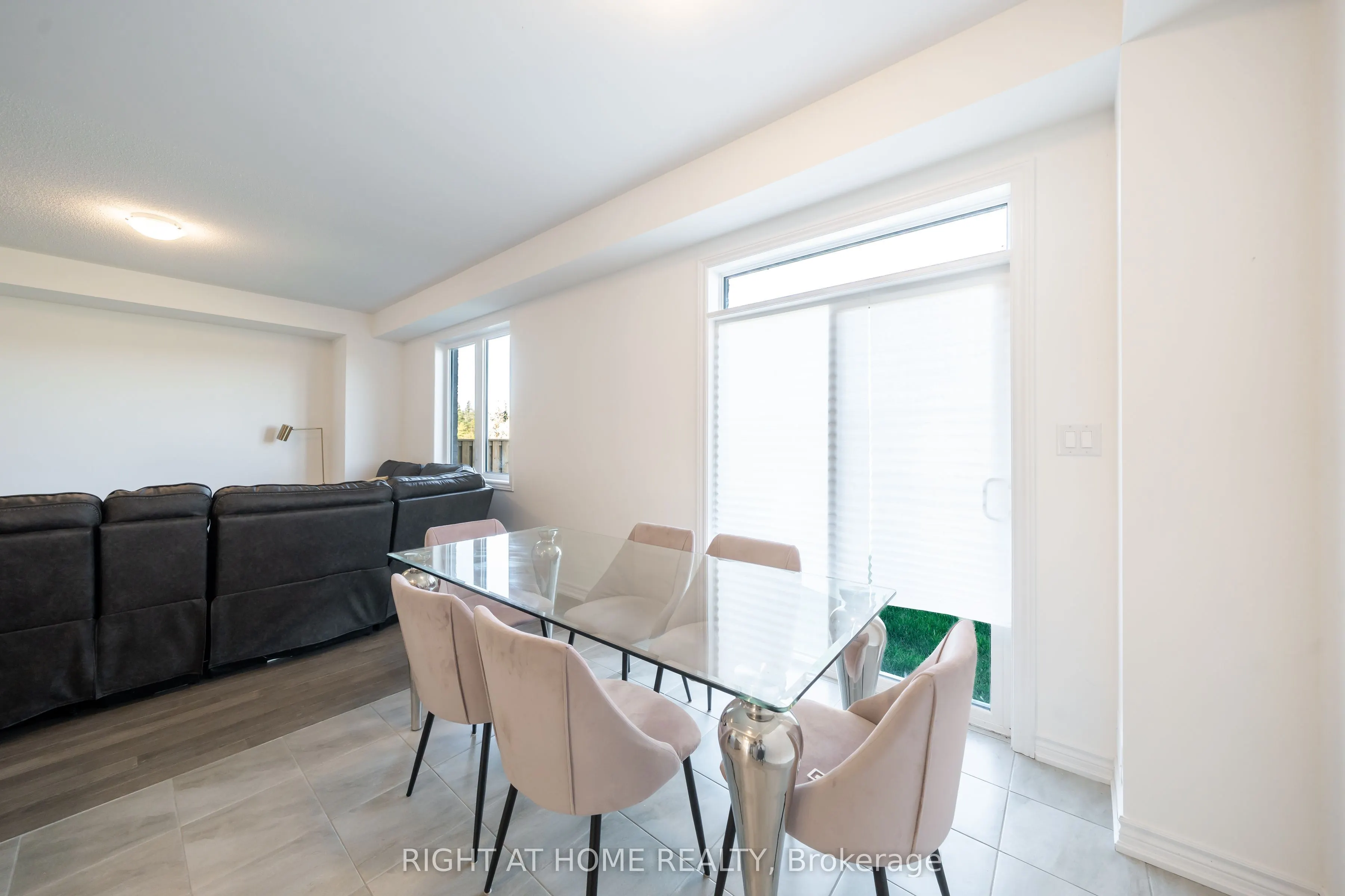 32 Hillcroft Way