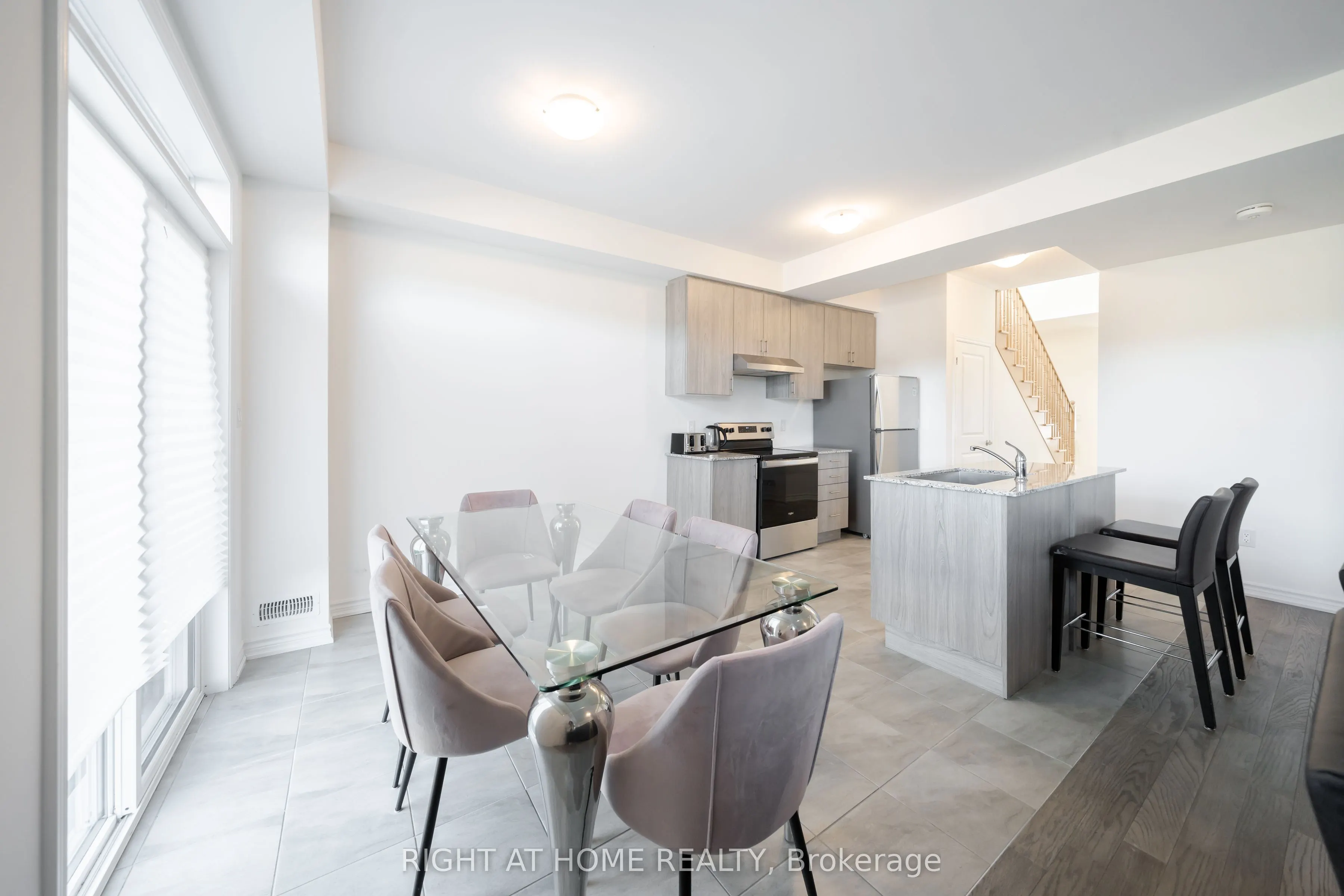 32 Hillcroft Way