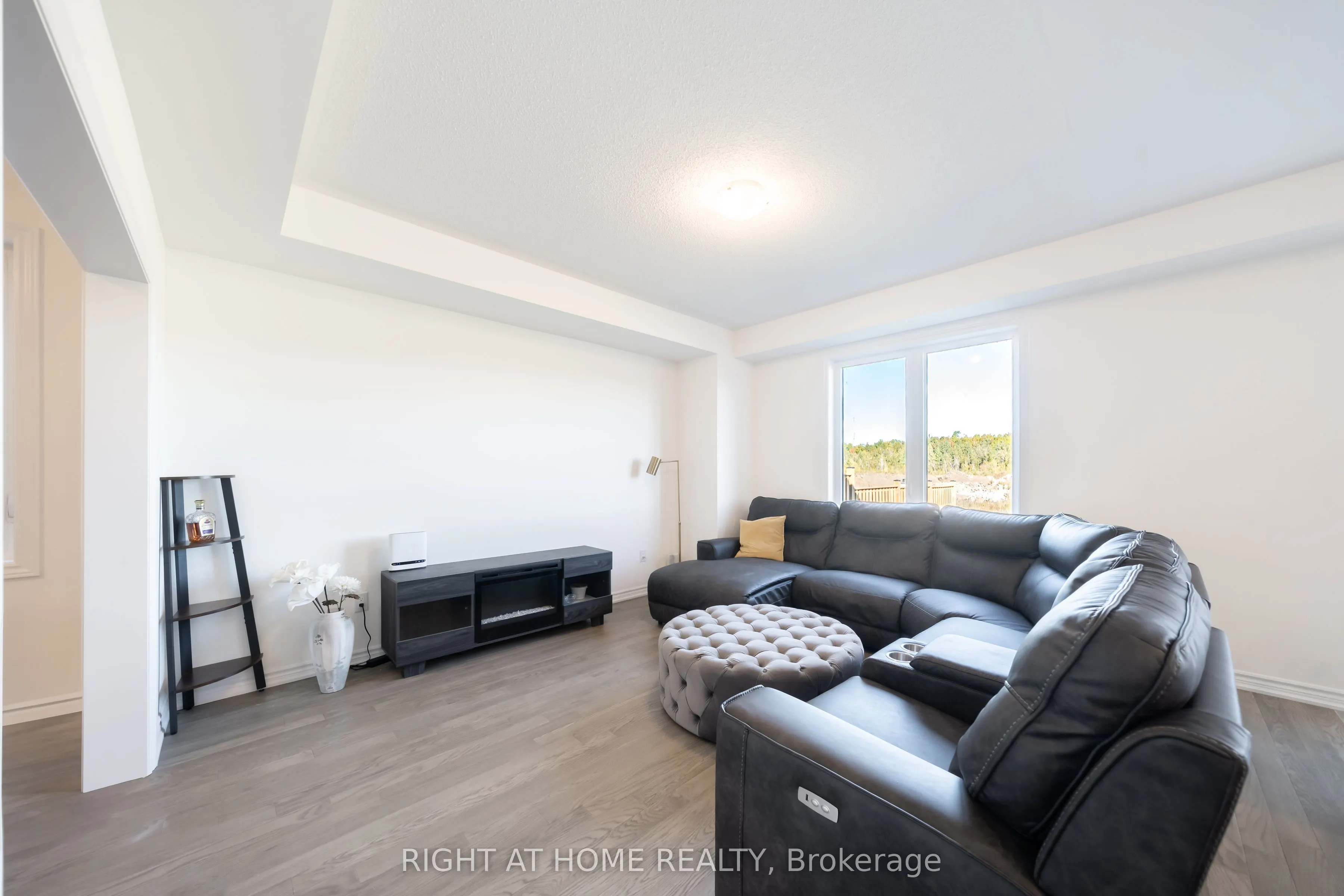 32 Hillcroft Way