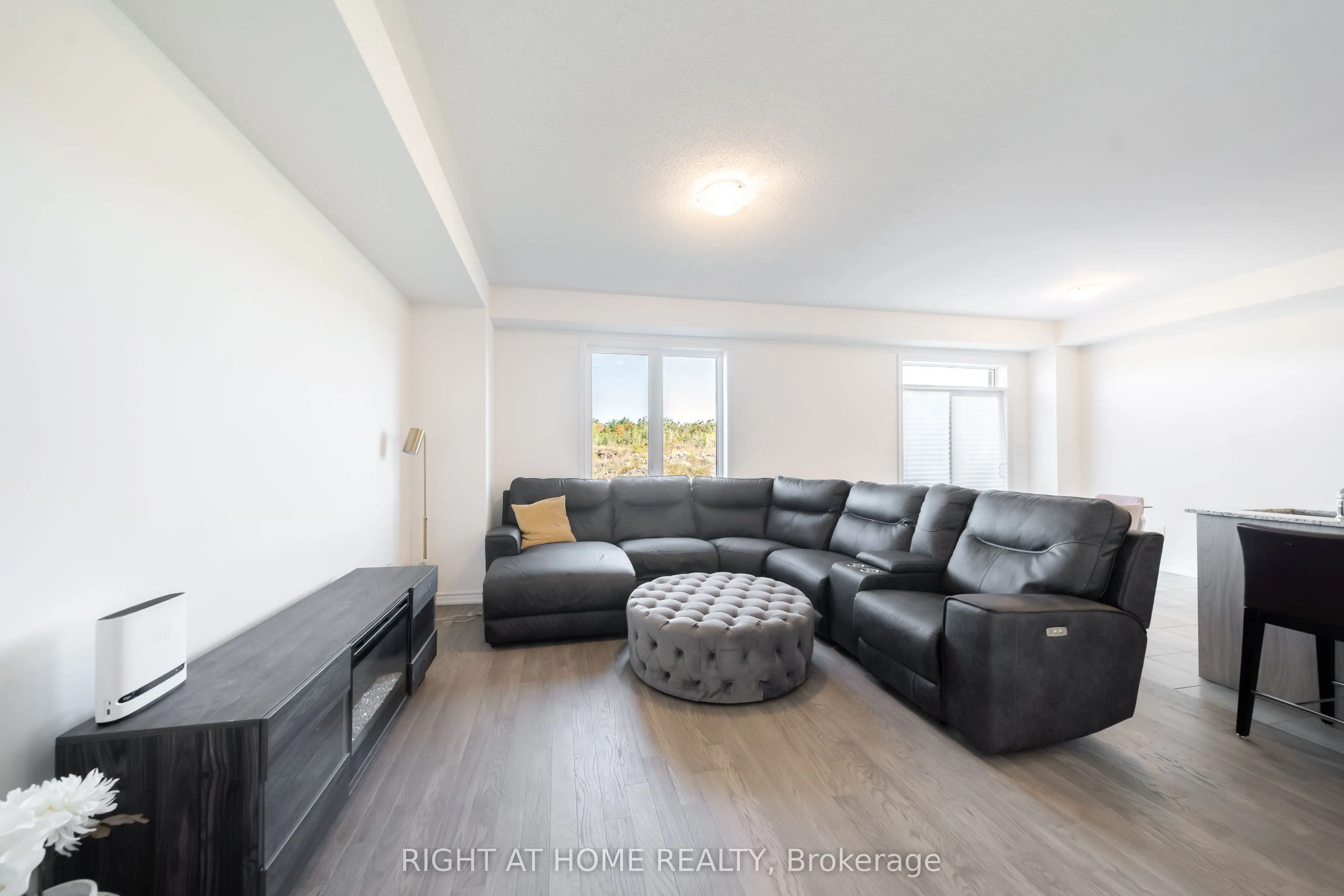 32 Hillcroft Way