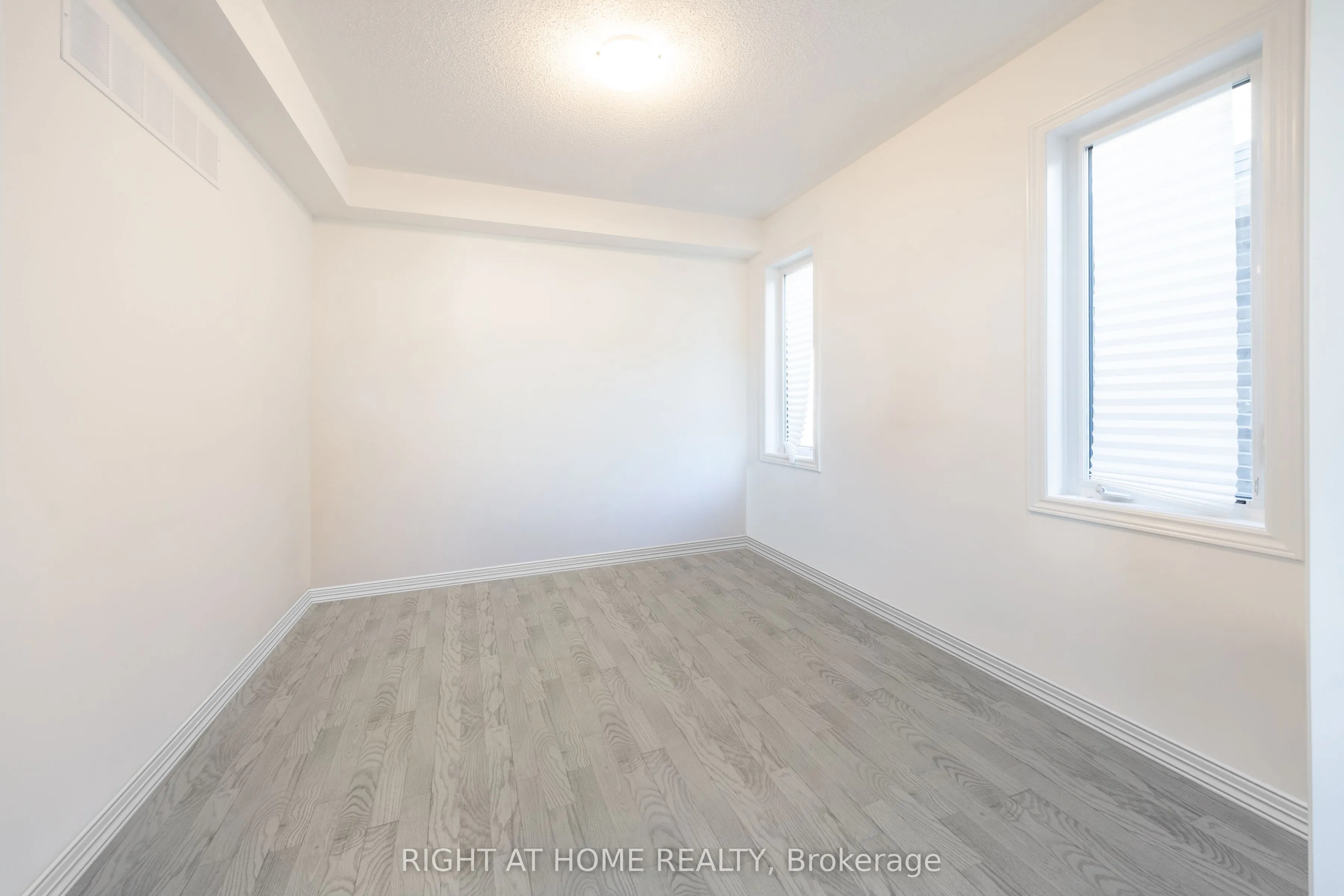 32 Hillcroft Way